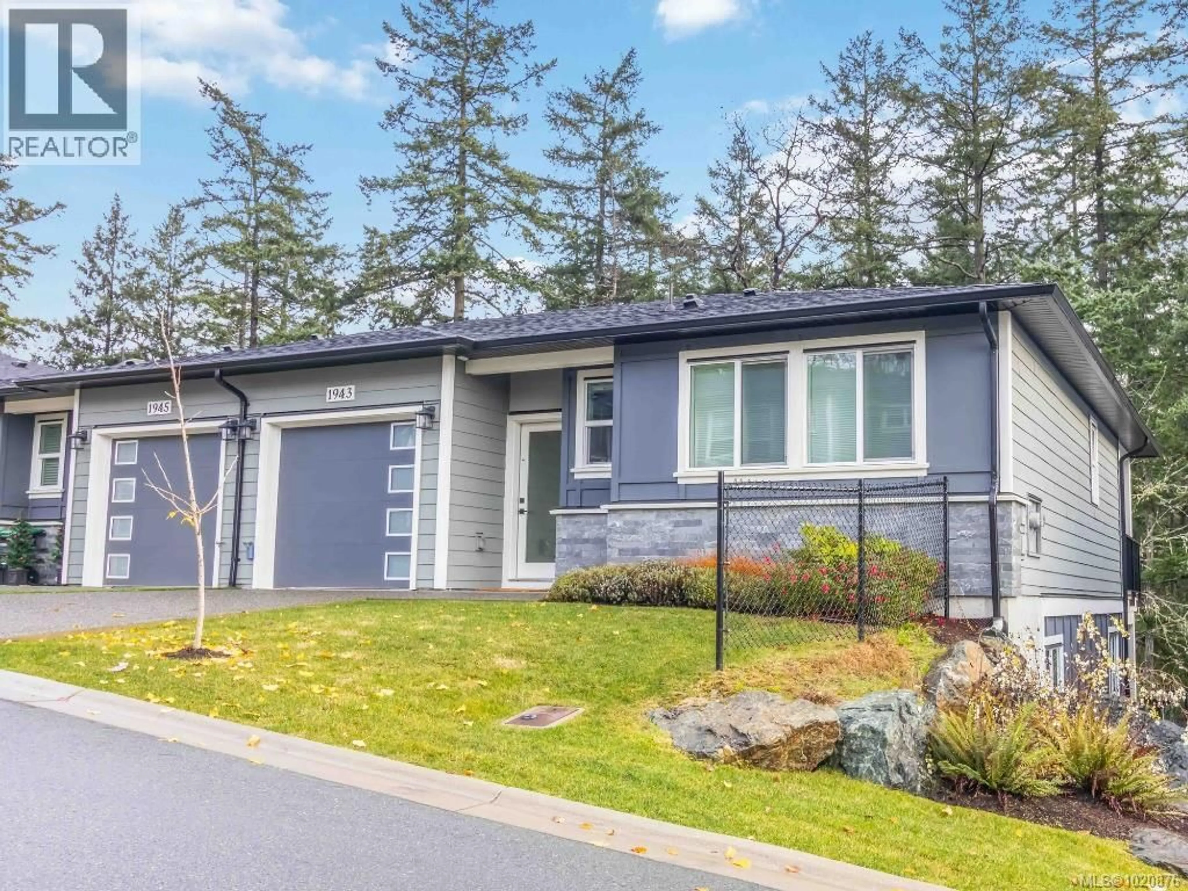 Home with vinyl exterior material, street for 1943 WEST PARK LANE, View Royal British Columbia V9B5Z2