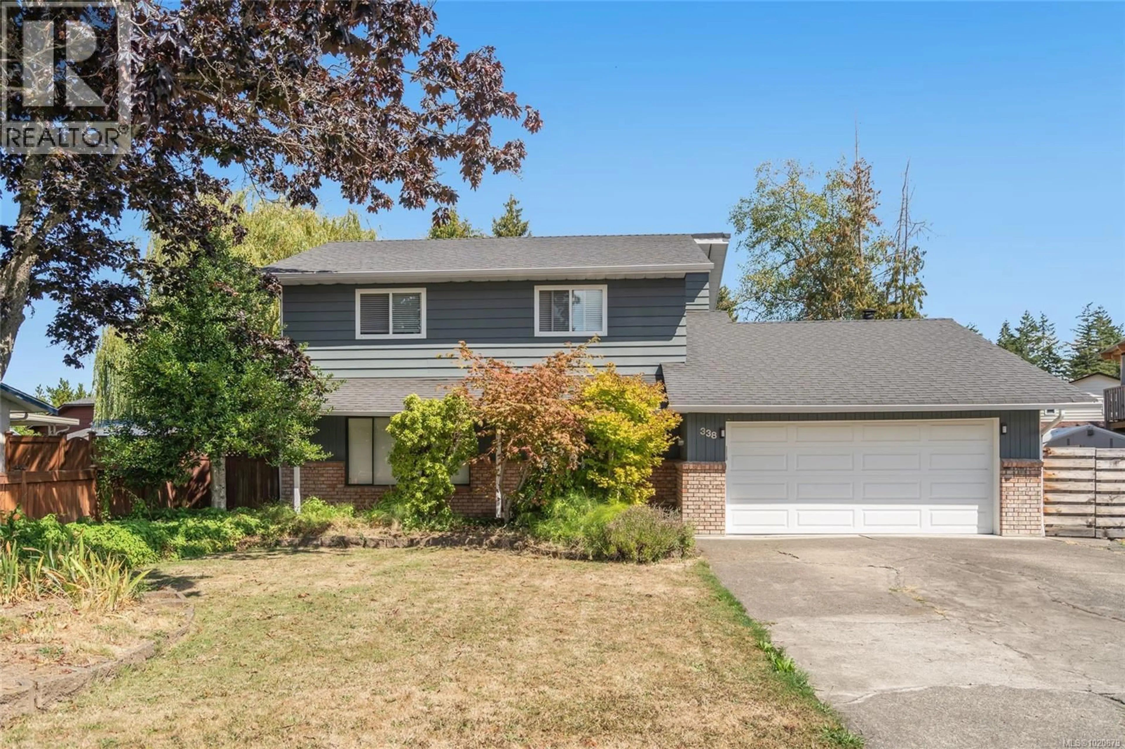 Home with vinyl exterior material, street for 338 MCKINNON STREET, Parksville British Columbia V9P1H7