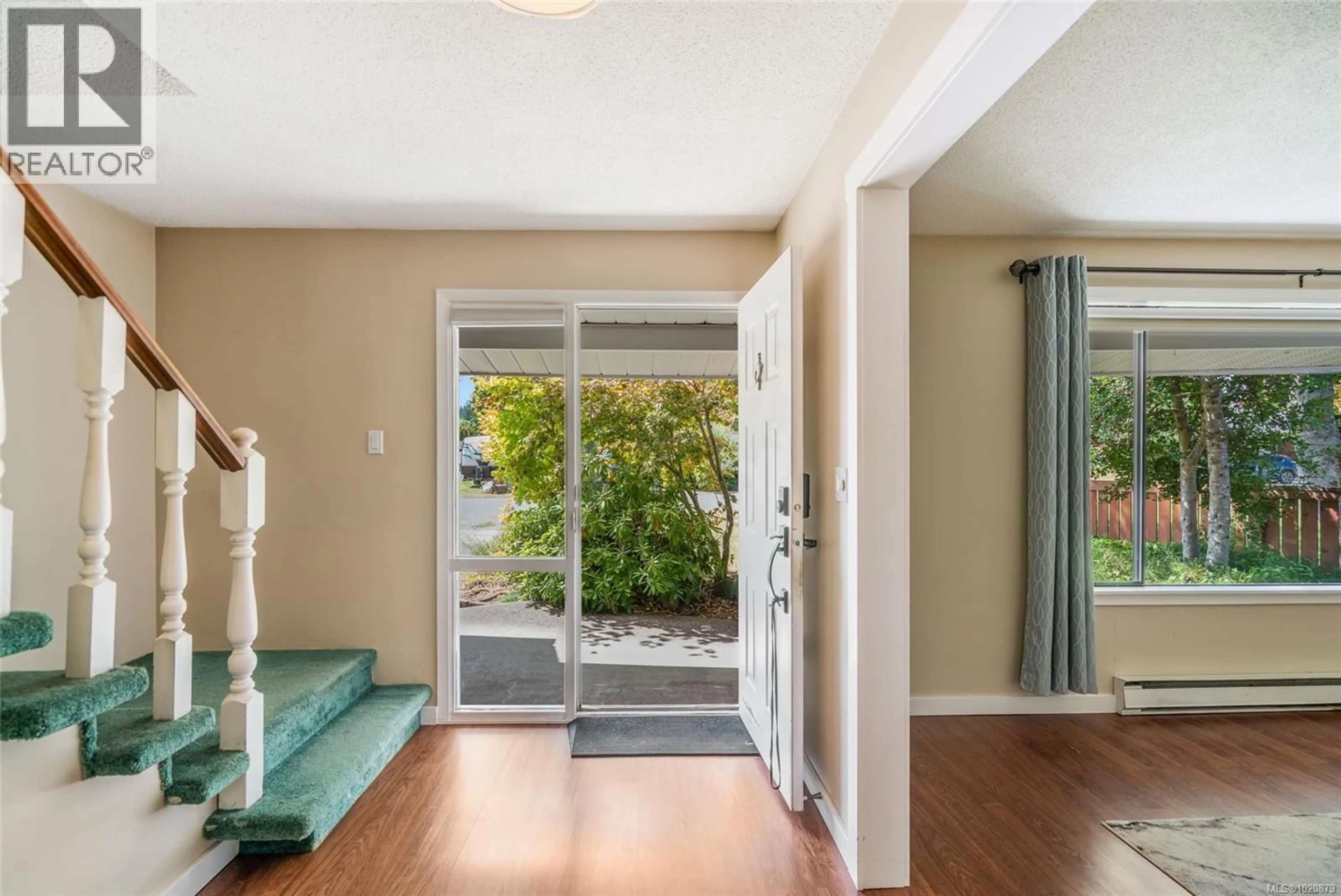 Indoor entryway for 338 MCKINNON STREET, Parksville British Columbia V9P1H7