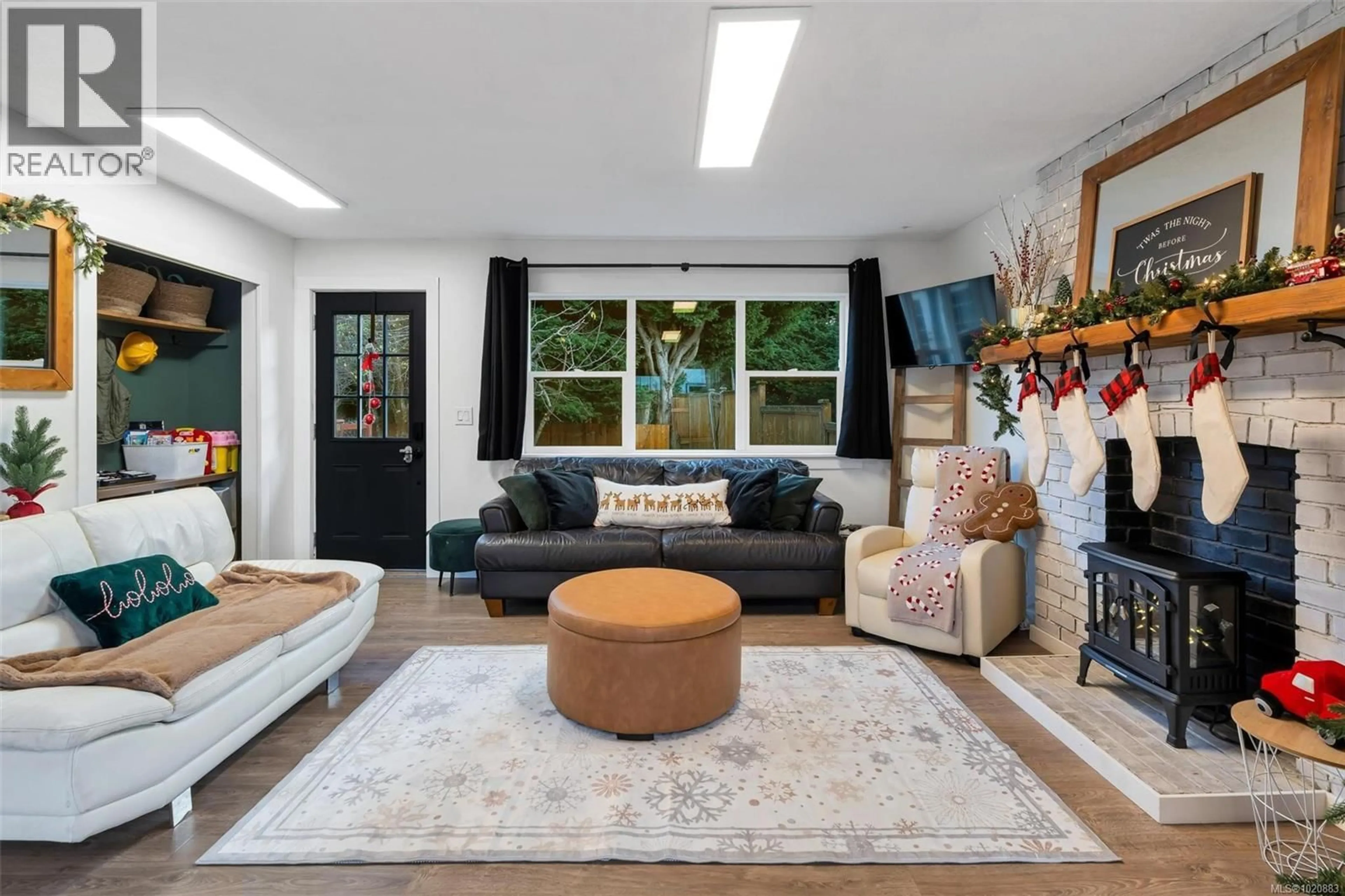 Living room with furniture, unknown for 2260 SOOKE ROAD, Colwood British Columbia V9B1X1