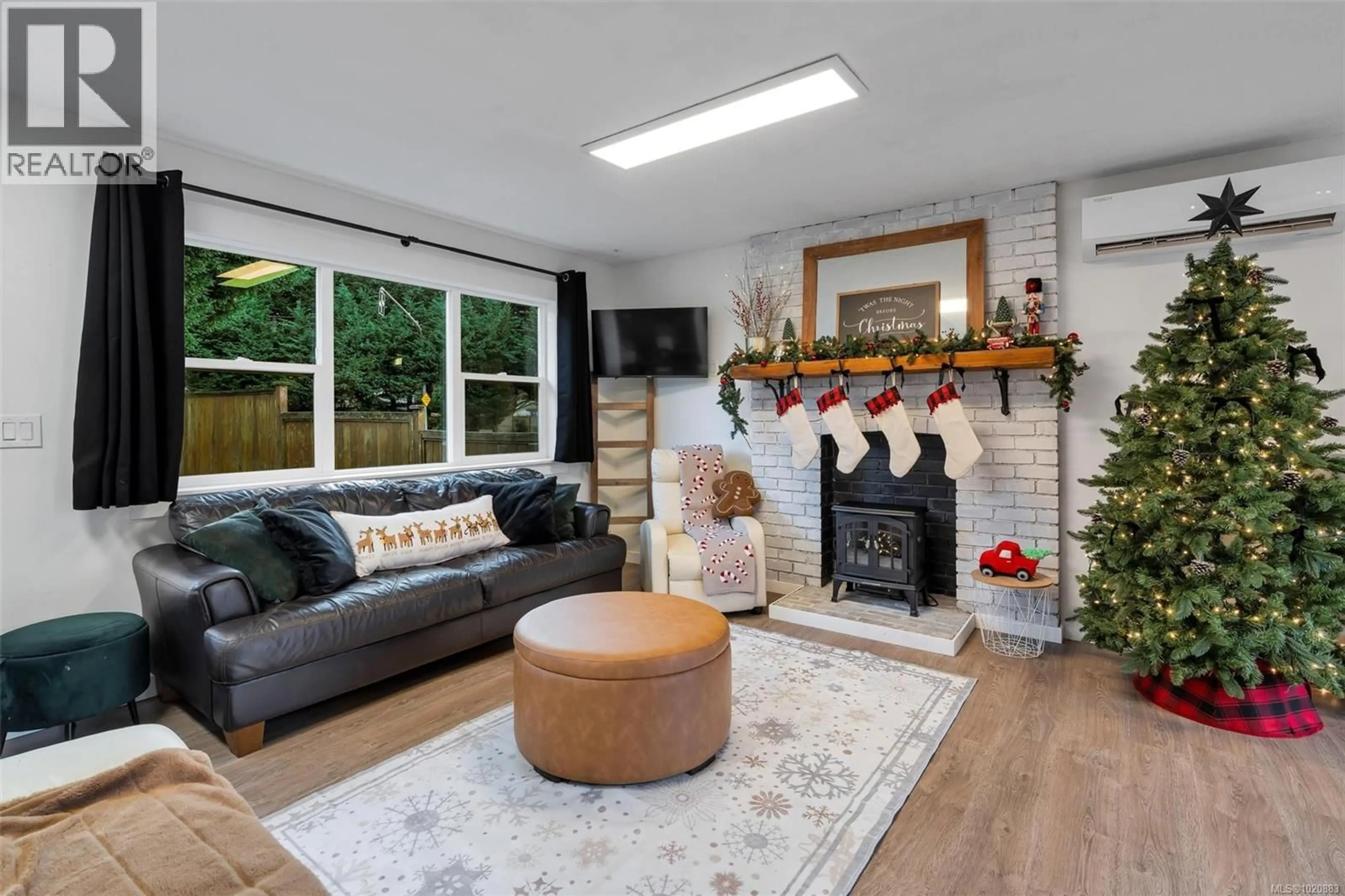 Living room with furniture, unknown for 2260 SOOKE ROAD, Colwood British Columbia V9B1X1