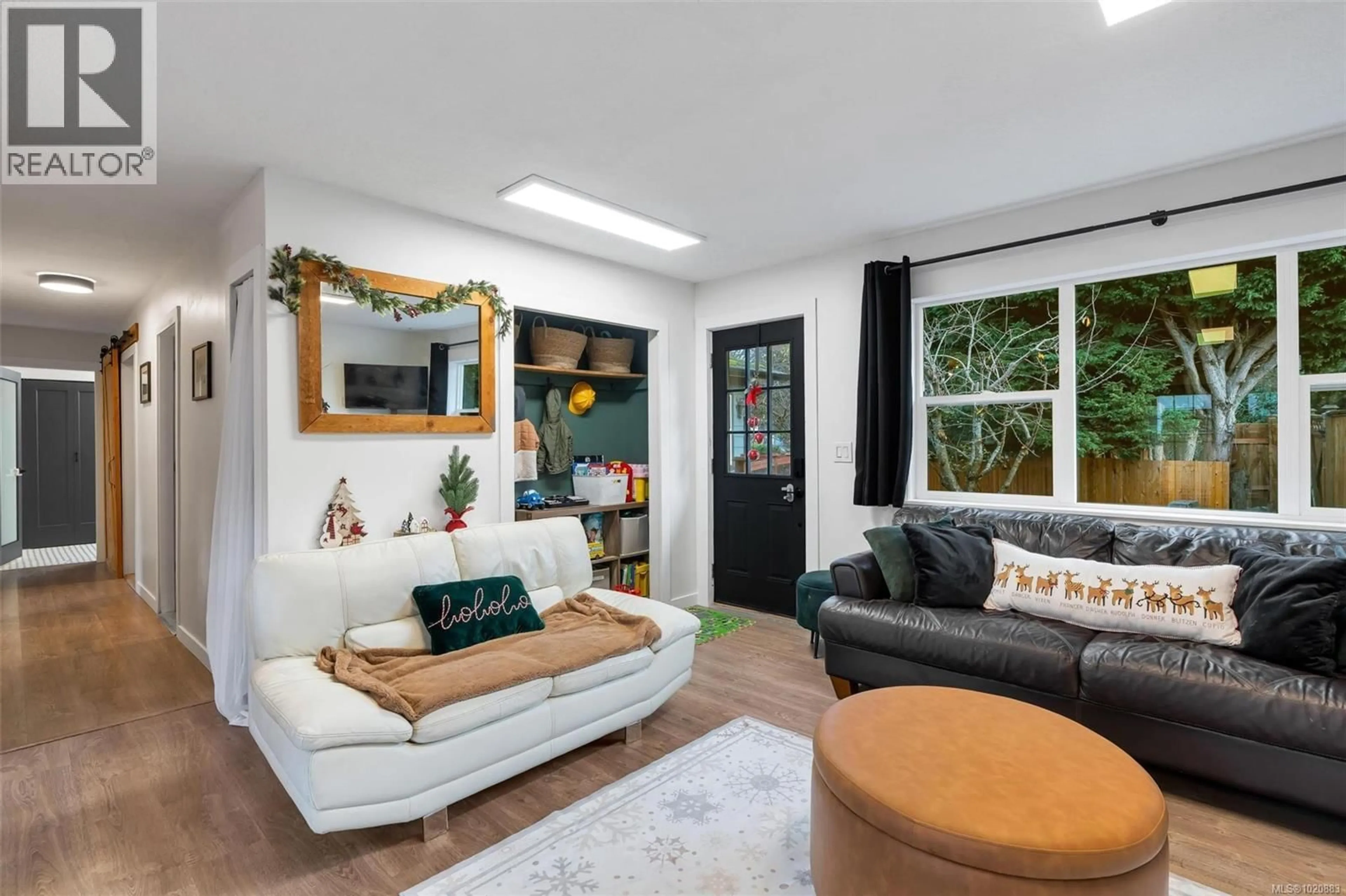 Living room with furniture, unknown for 2260 SOOKE ROAD, Colwood British Columbia V9B1X1