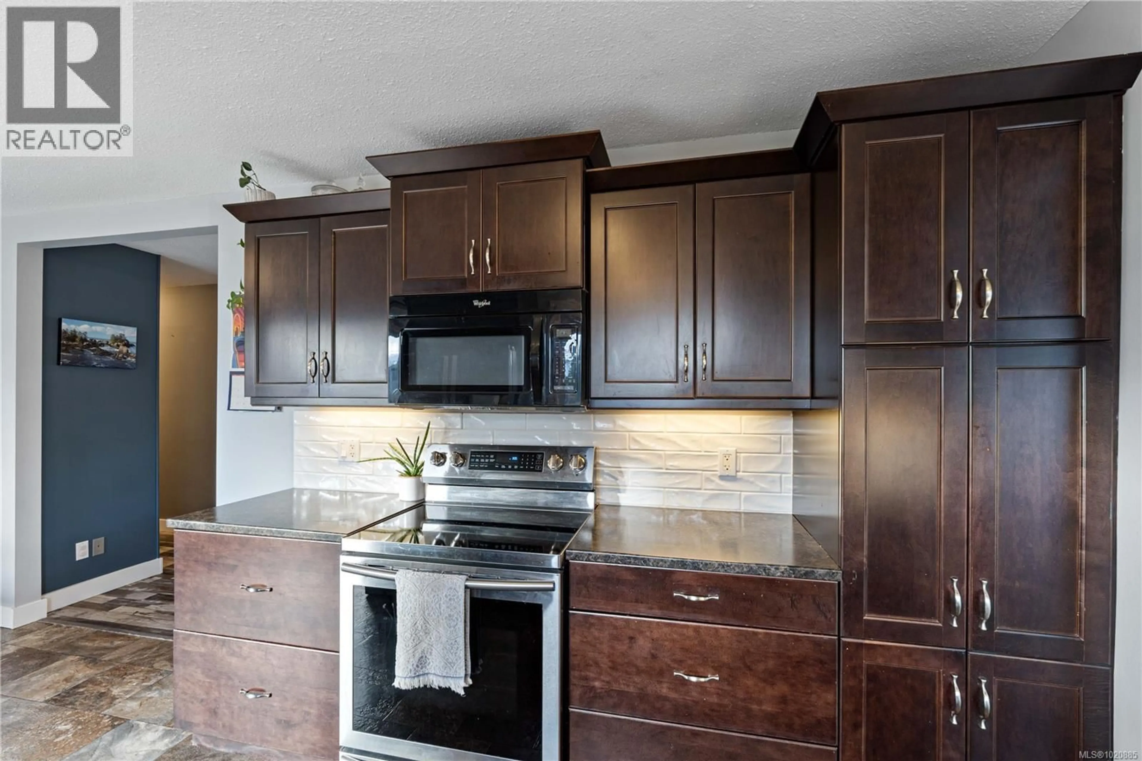 Standard kitchen, unknown for 3060/3062 STOCTON STREET, Port Alberni British Columbia V9Y8S2