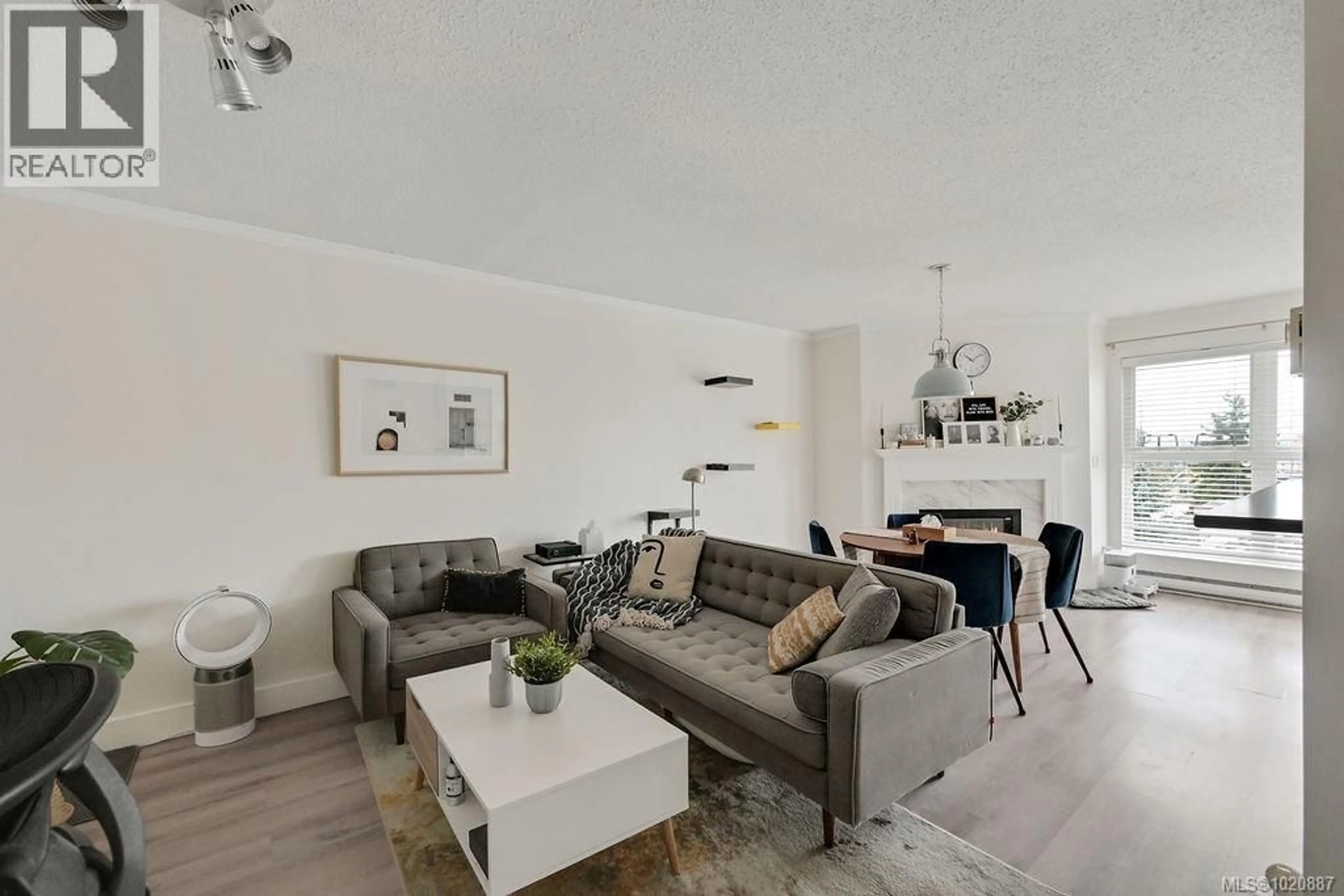 Living room with furniture, unknown for 409 - 1201 HILLSIDE AVENUE, Victoria British Columbia V8T2B1