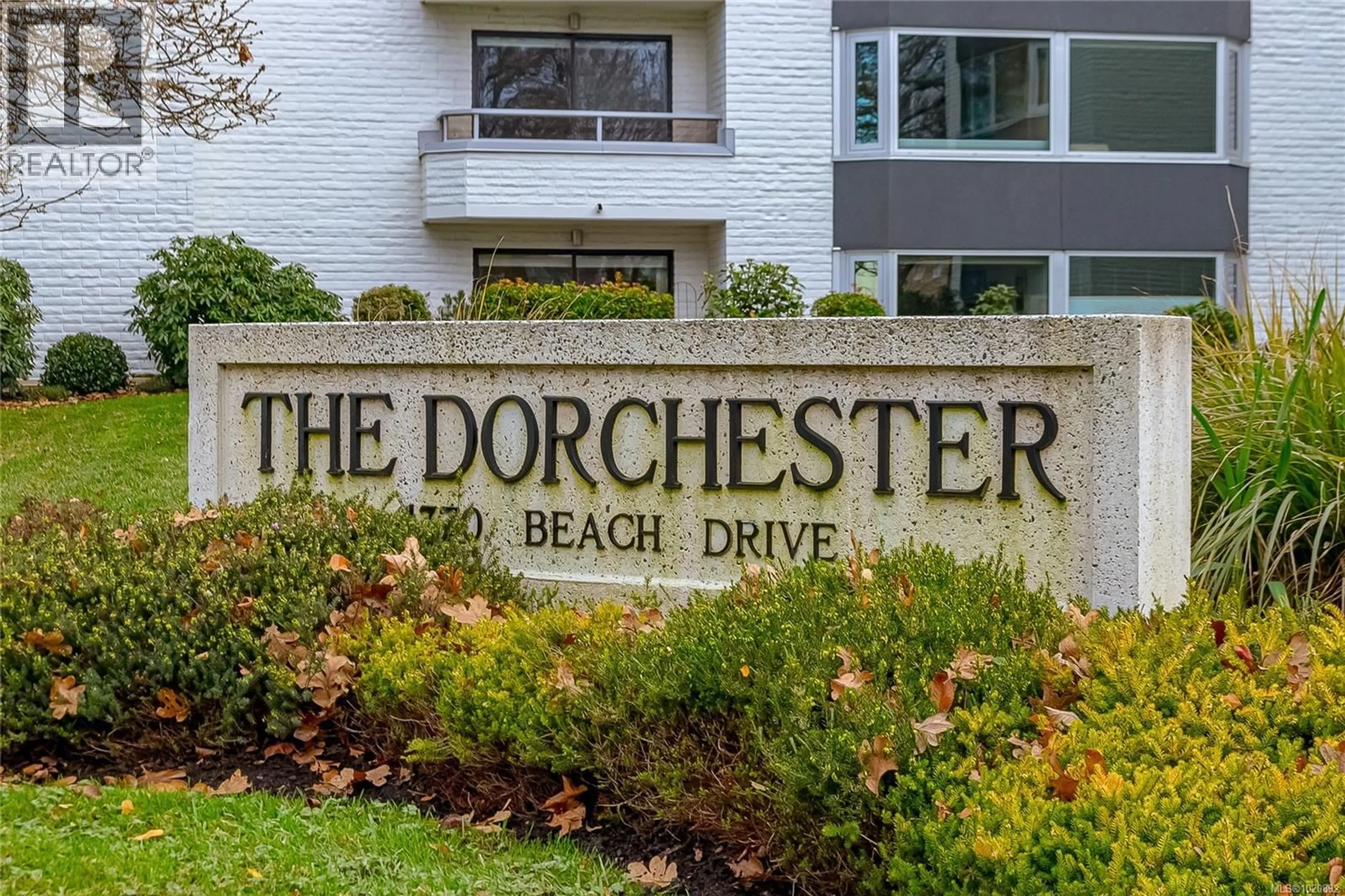 Lobby for 305 - 1370 BEACH DRIVE, Oak Bay British Columbia V8S2N6