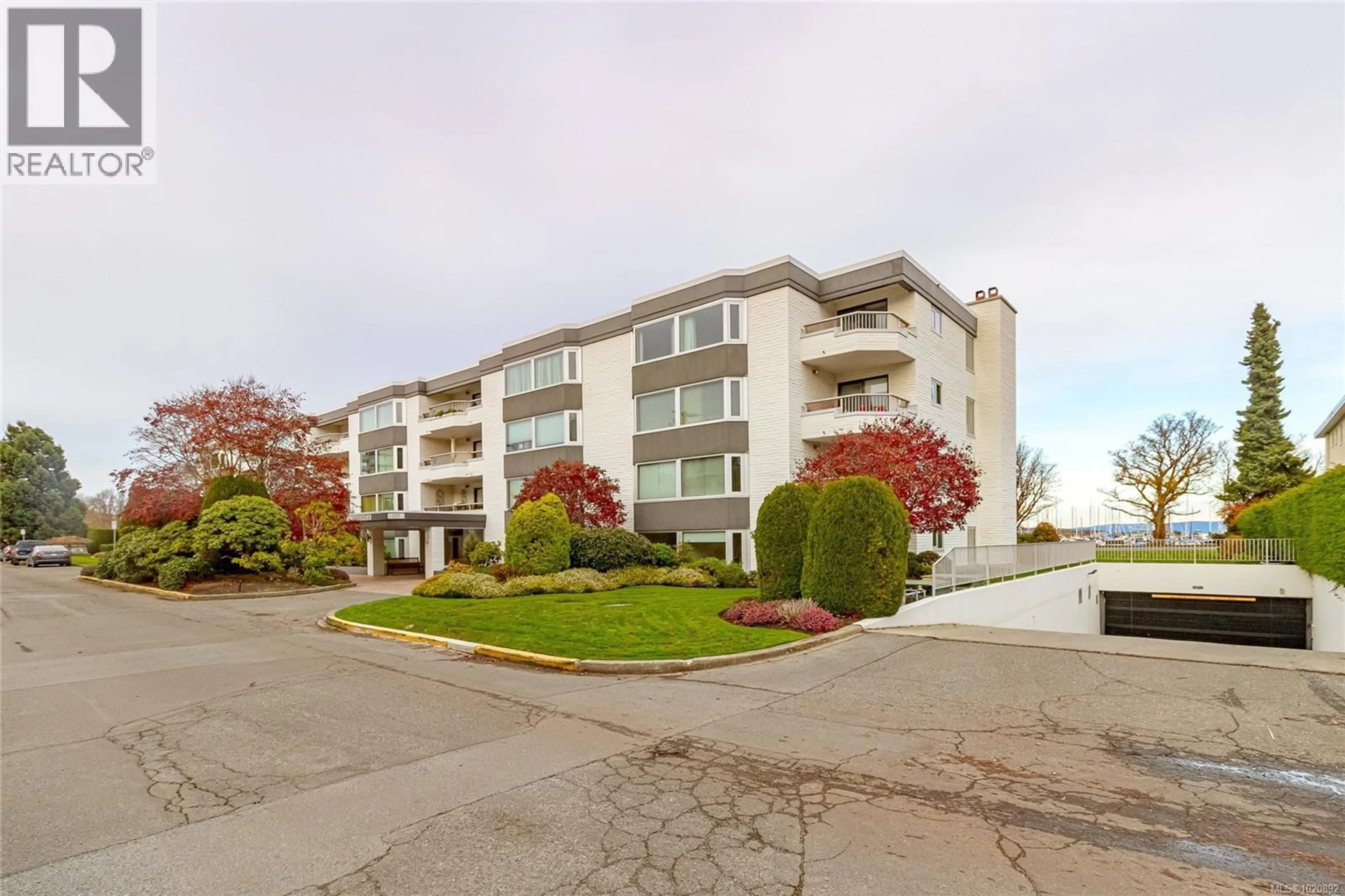 Unknown for 305 - 1370 BEACH DRIVE, Oak Bay British Columbia V8S2N6