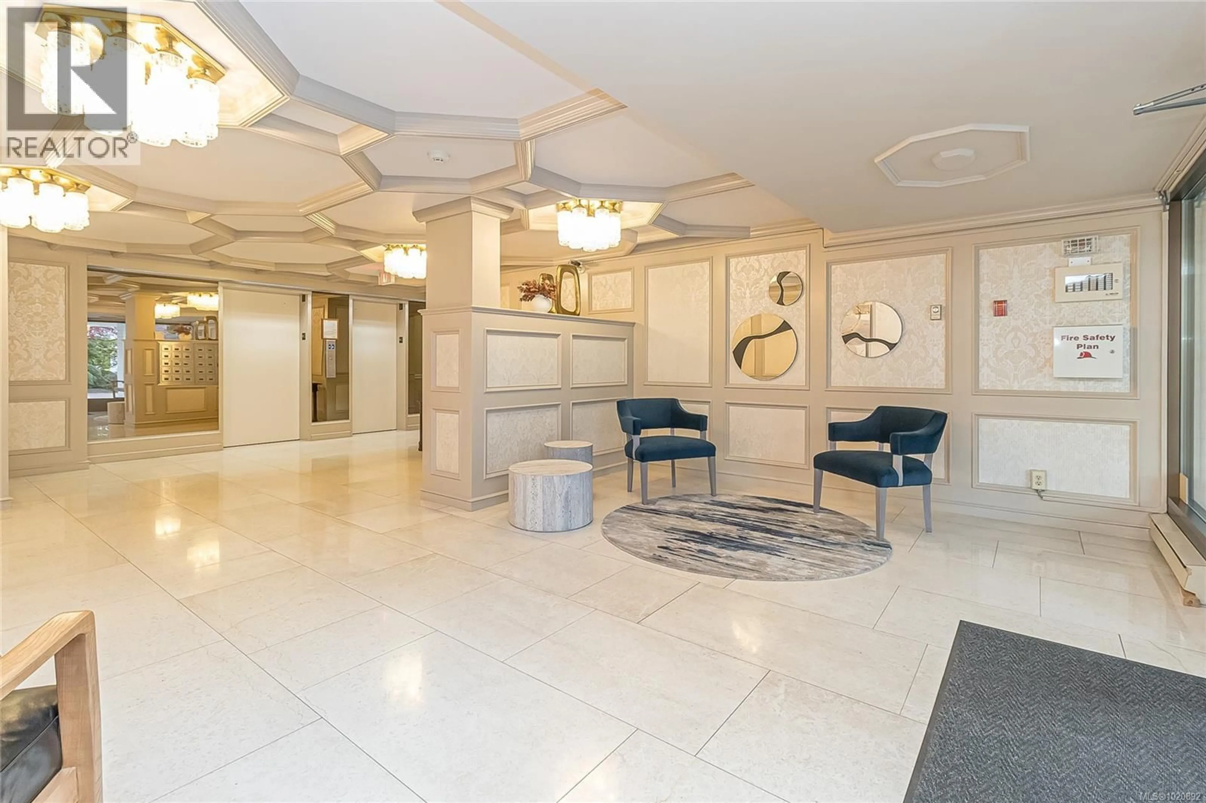 Lobby for 305 - 1370 BEACH DRIVE, Oak Bay British Columbia V8S2N6