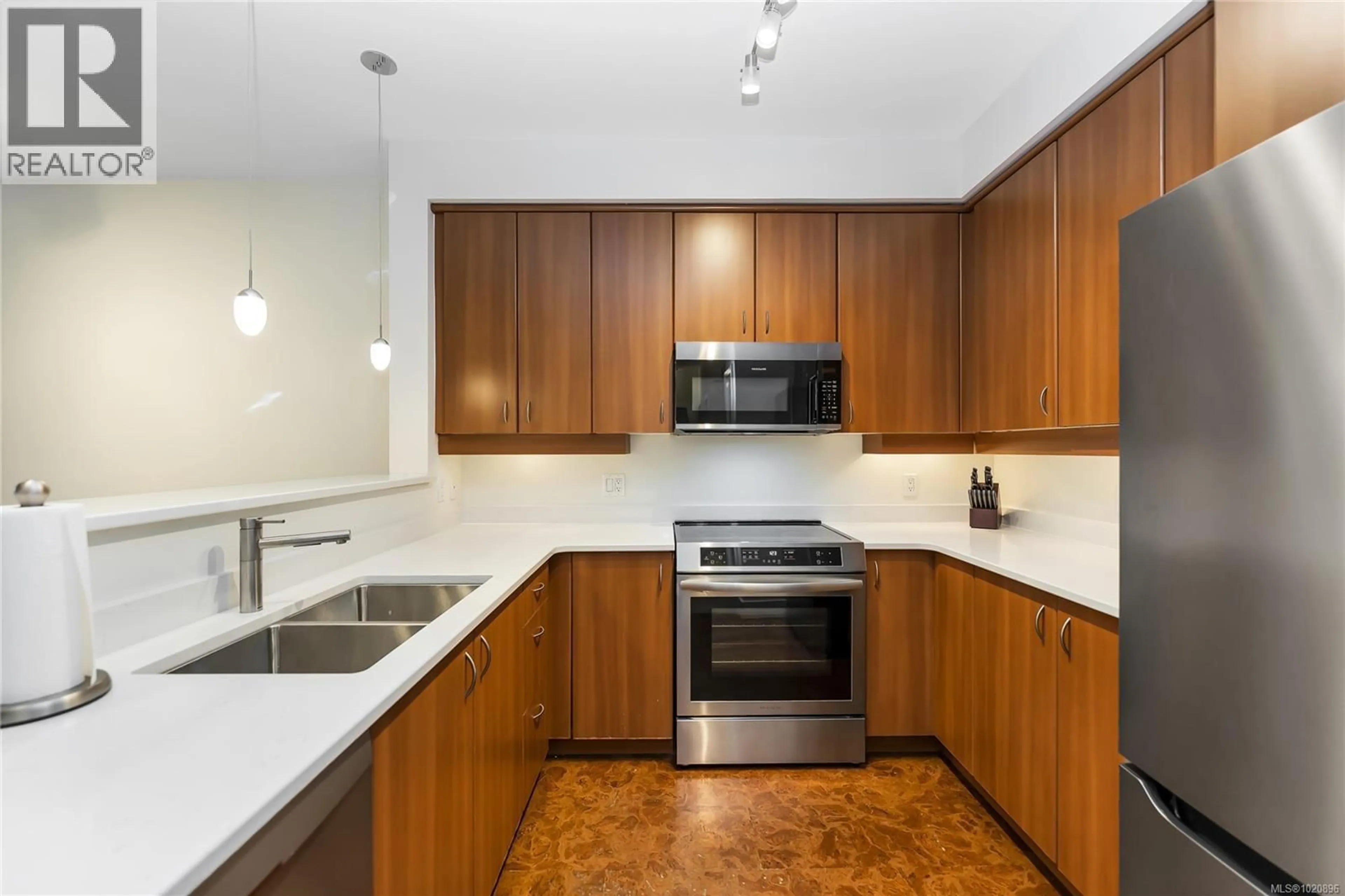 Standard kitchen, unknown for 203D - 1115 CRAIGFLOWER ROAD, Esquimalt British Columbia V9A7R1