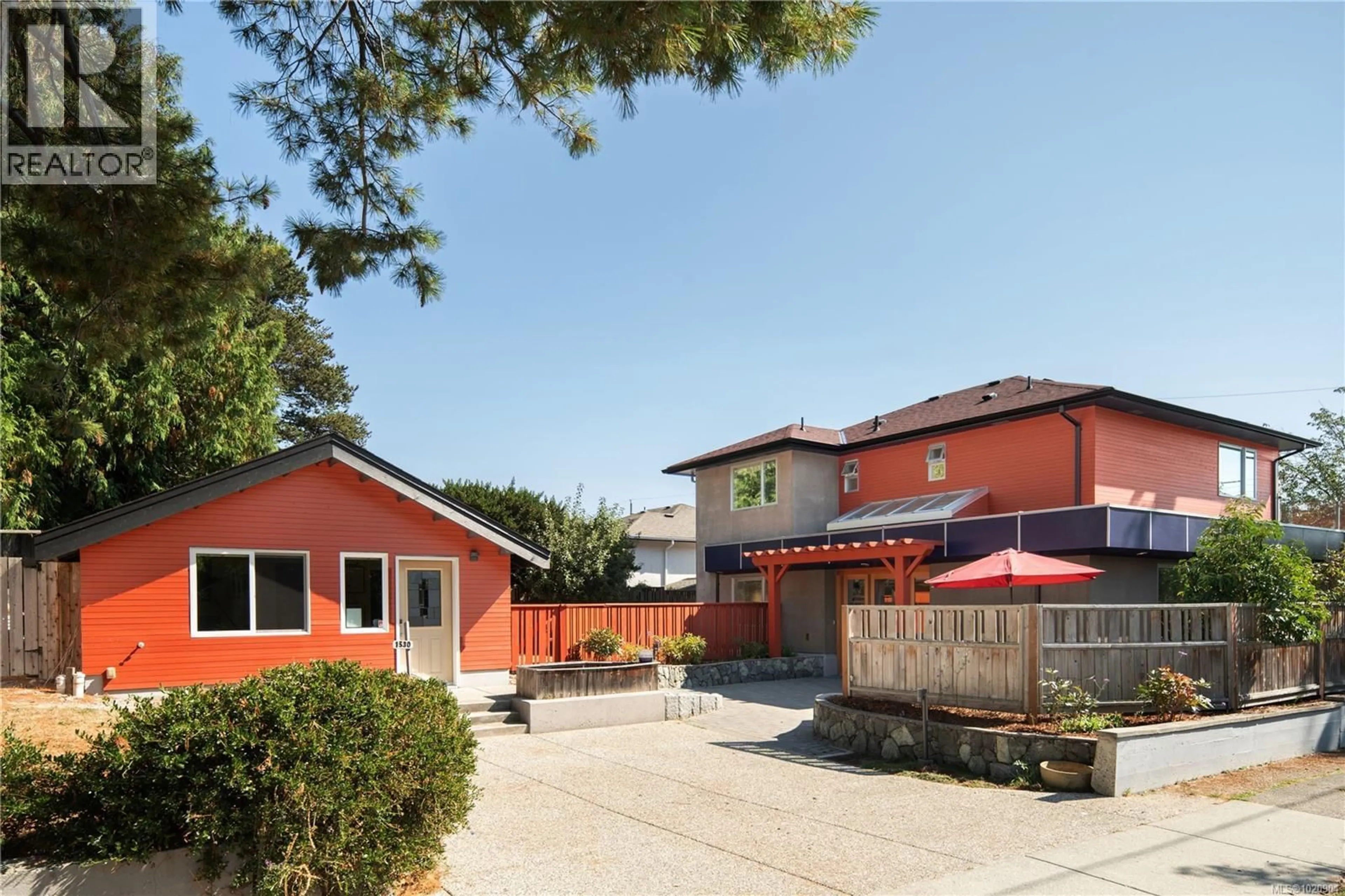 Patio, street for 1530 BROOKE STREET, Victoria British Columbia V8S1M7