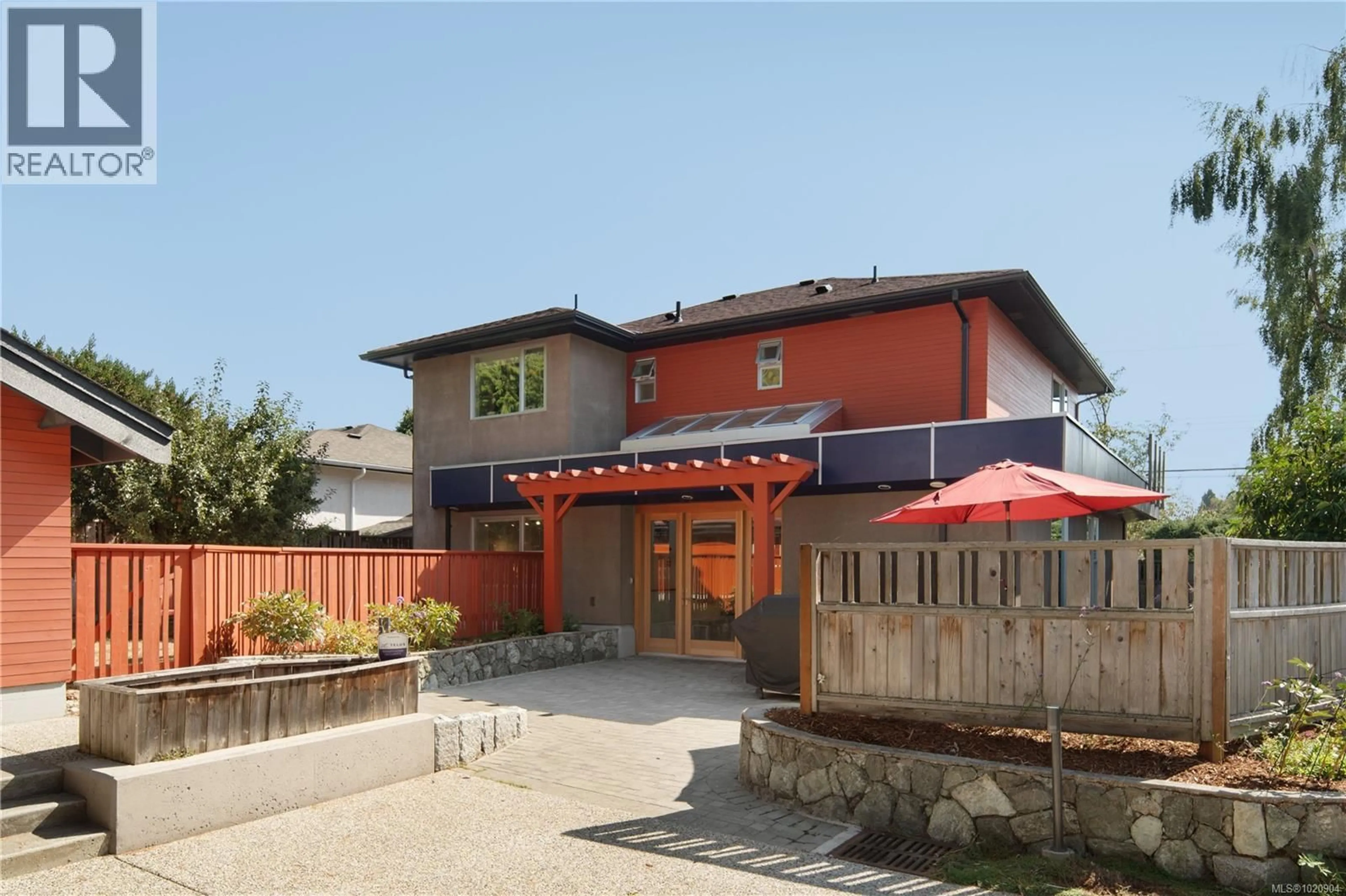 Patio, street for 1530 BROOKE STREET, Victoria British Columbia V8S1M7