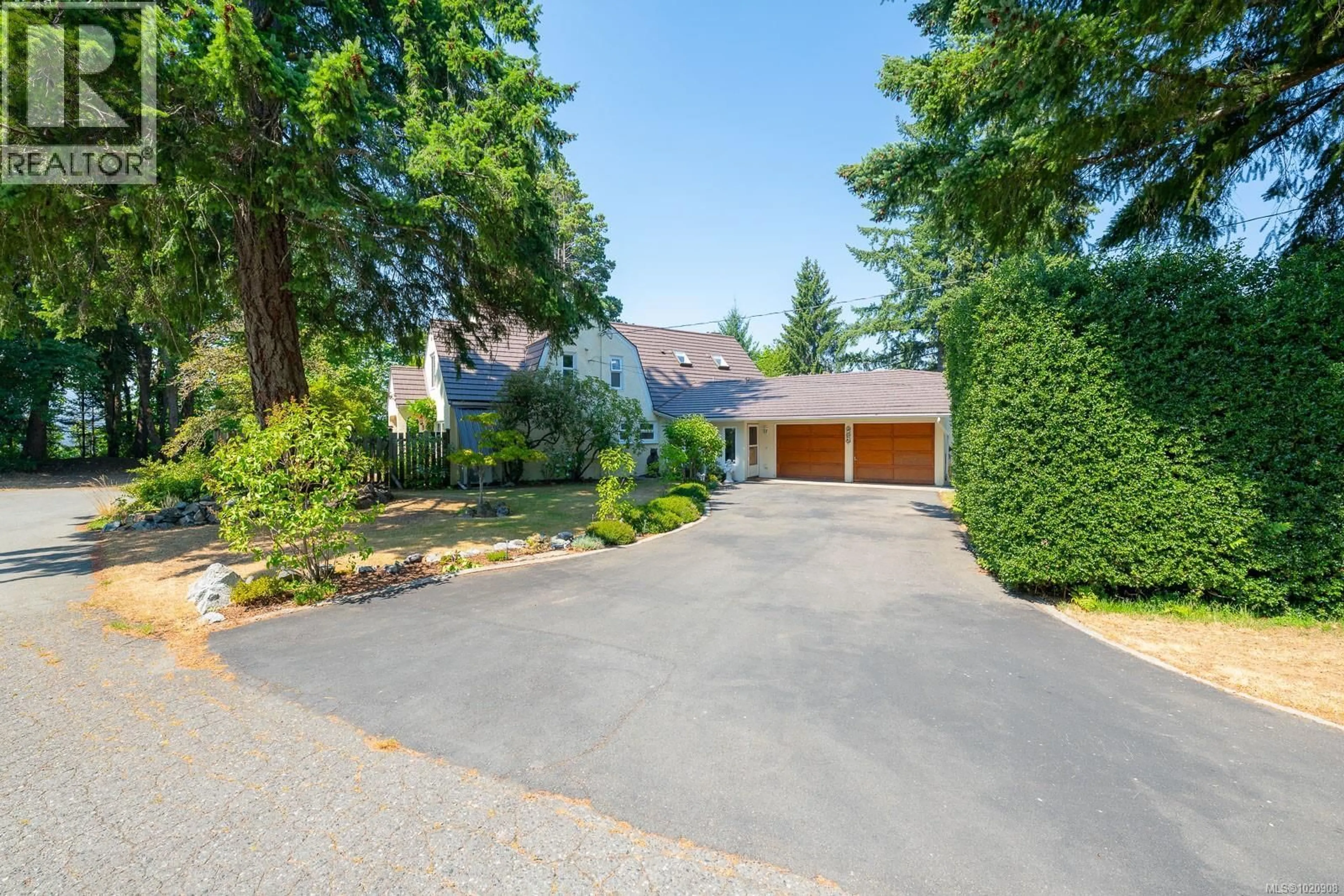 A pic from outside/outdoor area/front of a property/back of a property/a pic from drone, street for 4471 SOUTHGATE ROAD, Port Alberni British Columbia V9Y5L1