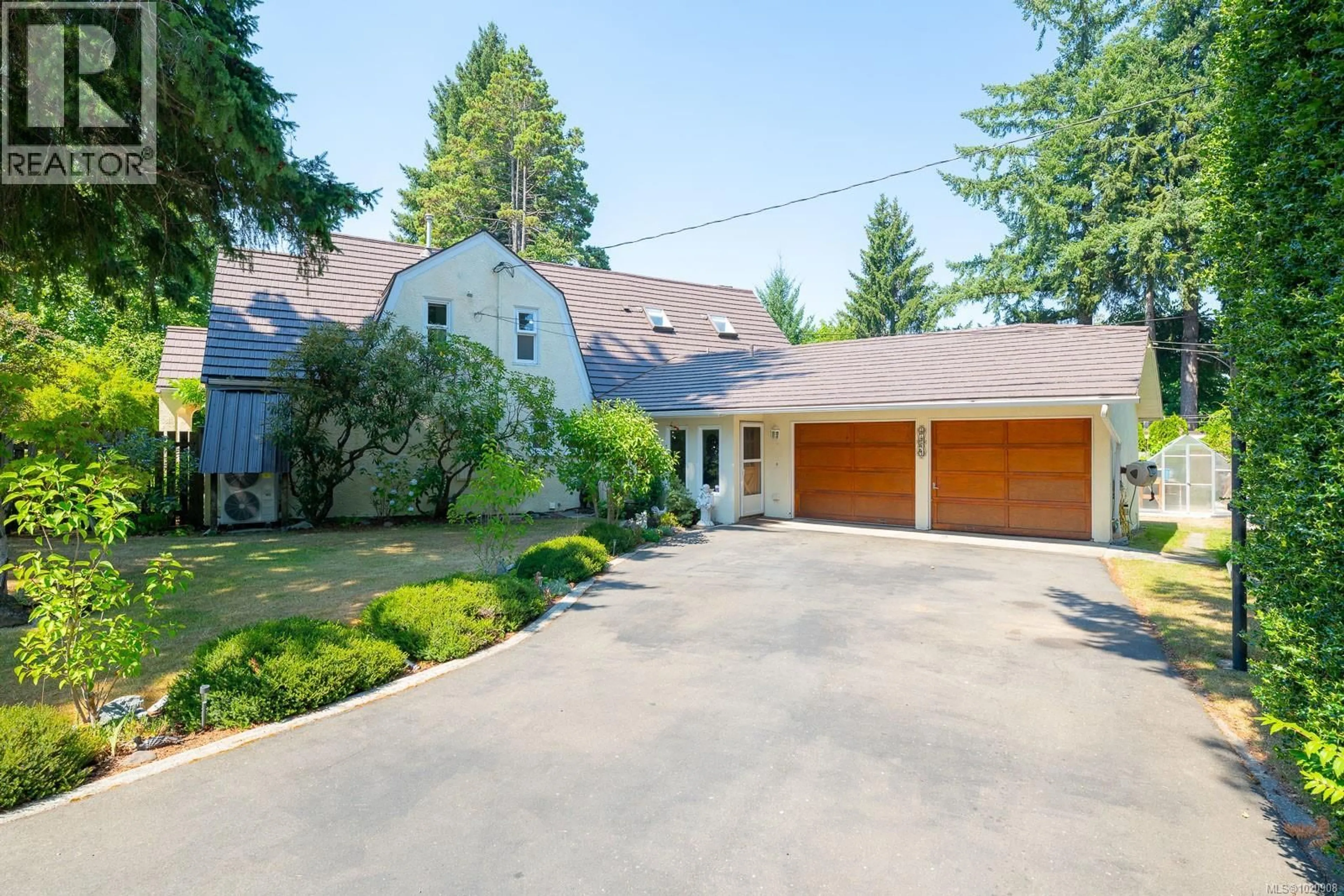 A pic from outside/outdoor area/front of a property/back of a property/a pic from drone, street for 4471 SOUTHGATE ROAD, Port Alberni British Columbia V9Y5L1