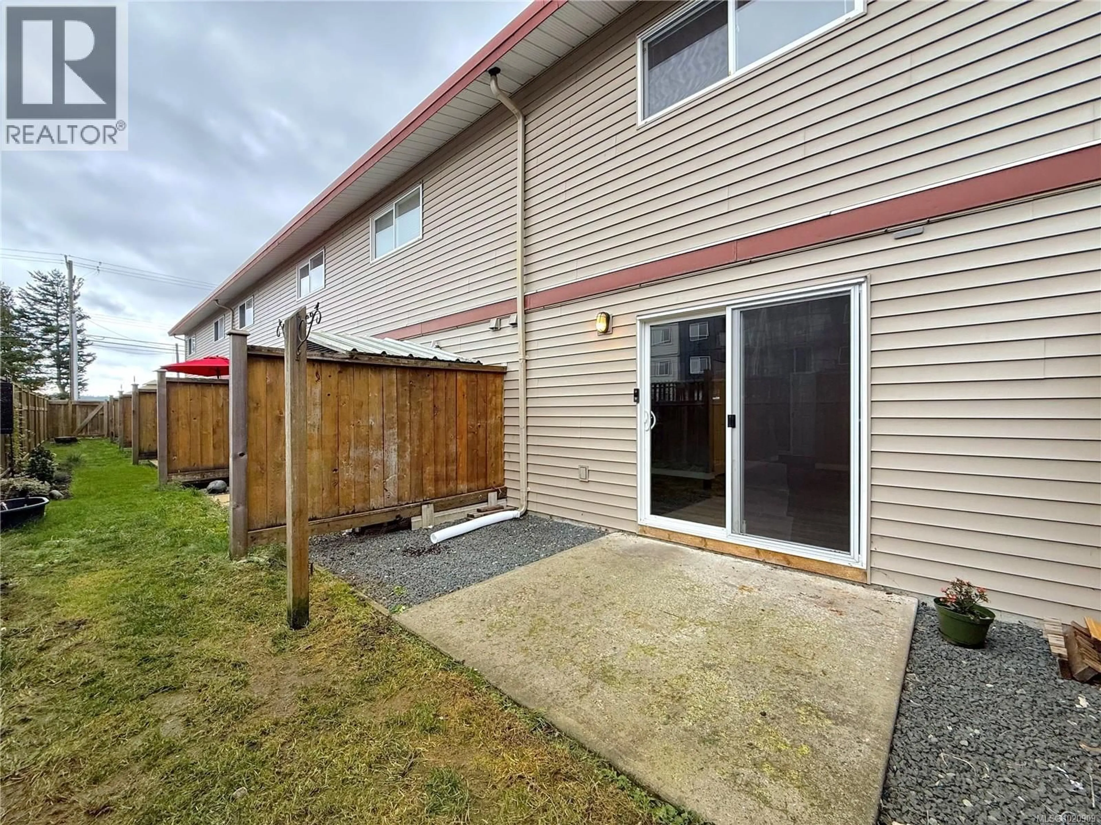 Patio, street for 106 - 824 ISLAND HIGHWAY SOUTH, Campbell River British Columbia V9W1A8