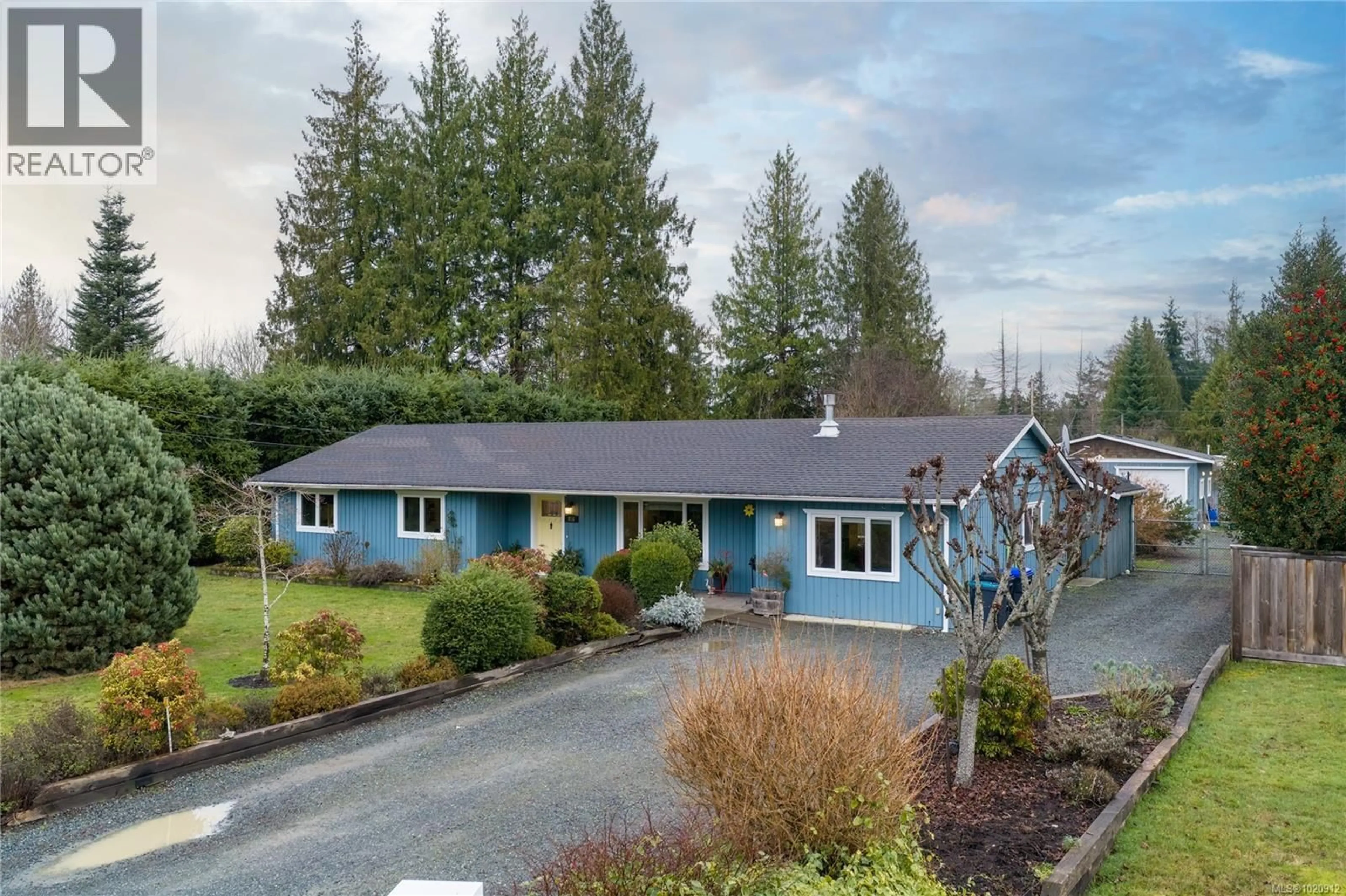 A pic from outside/outdoor area/front of a property/back of a property/a pic from drone, unknown for 816 WOODLAND DRIVE, Parksville British Columbia V9P1Z2