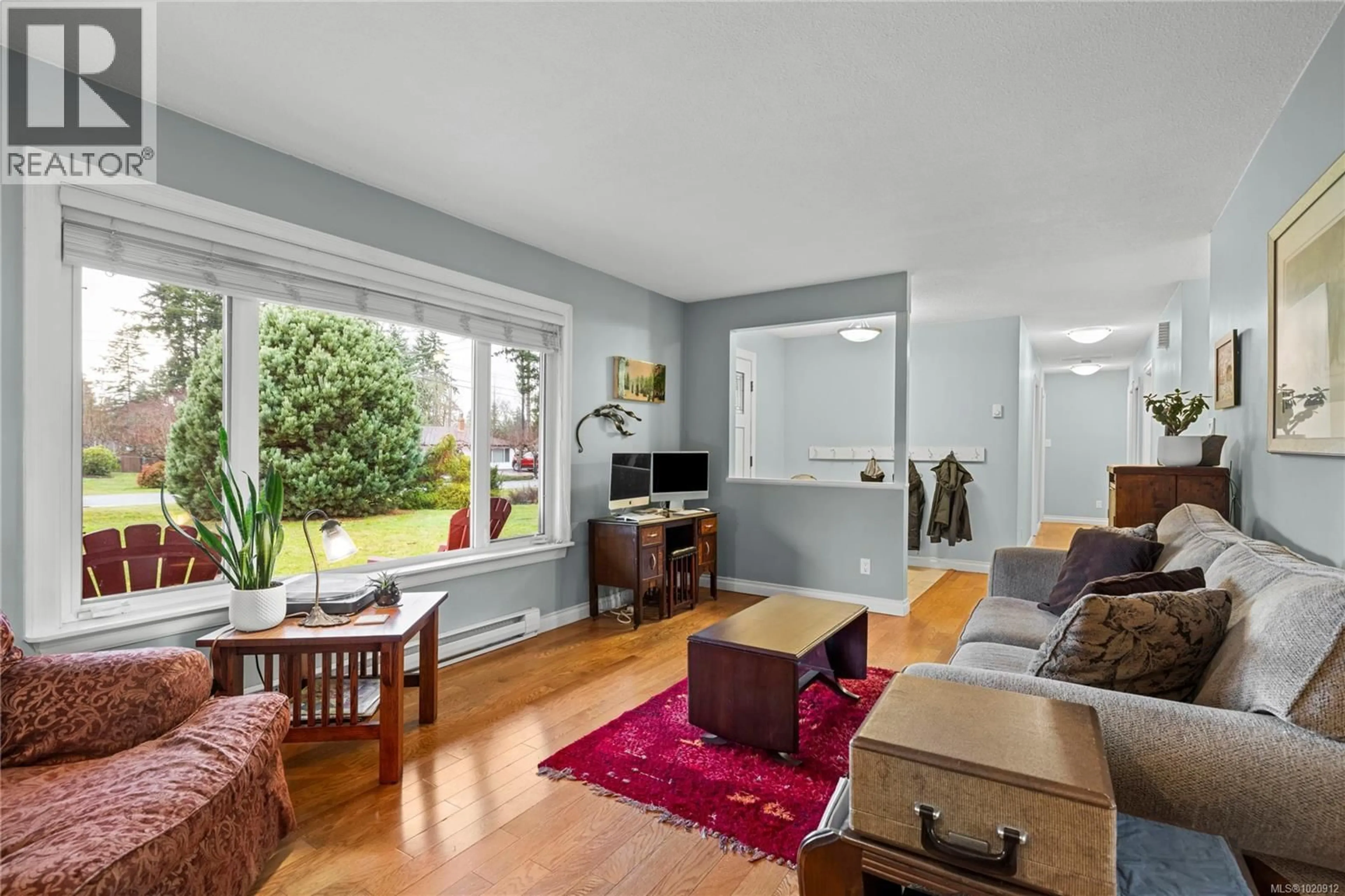 Living room with furniture, unknown for 816 WOODLAND DRIVE, Parksville British Columbia V9P1Z2