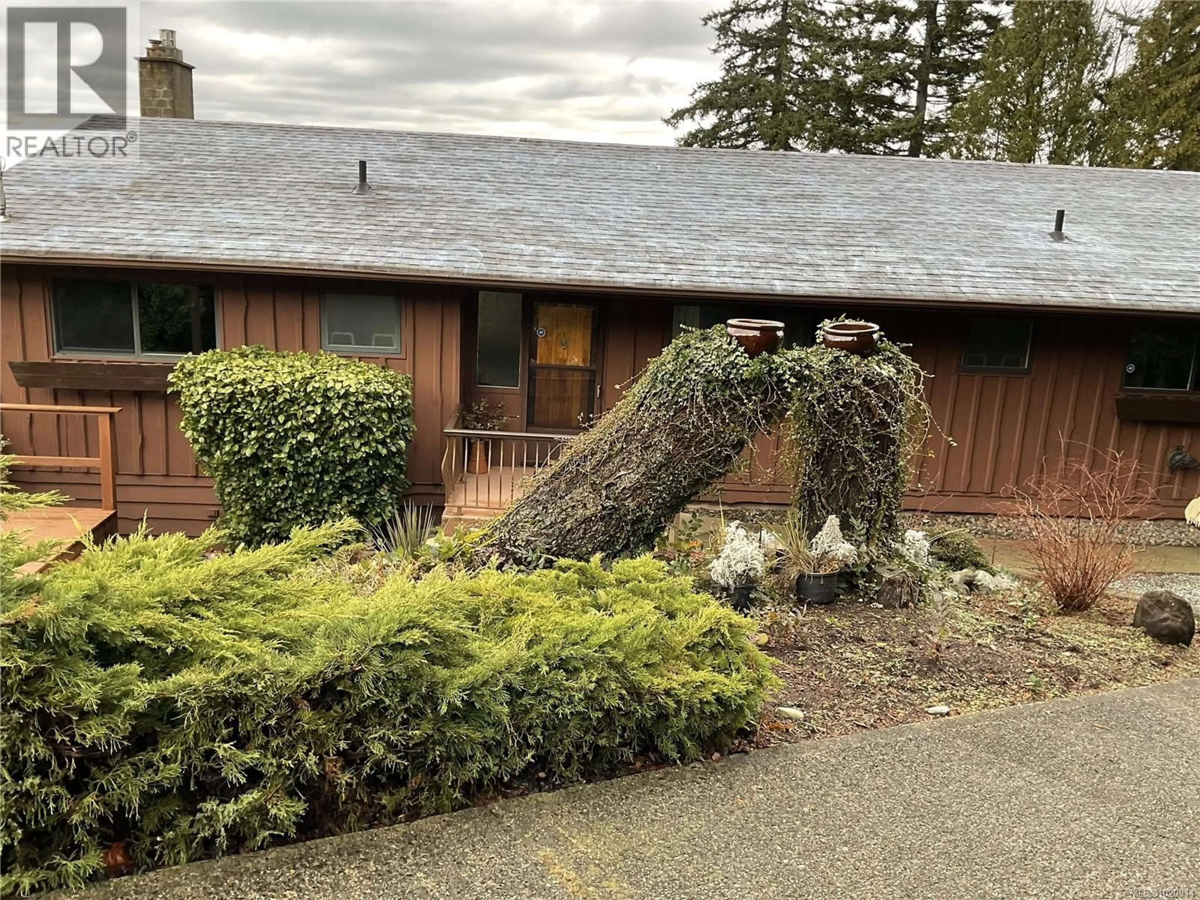 A pic from outside/outdoor area/front of a property/back of a property/a pic from drone, unknown for 4712 LAGUNA WAY, Nanaimo British Columbia V9T5C3