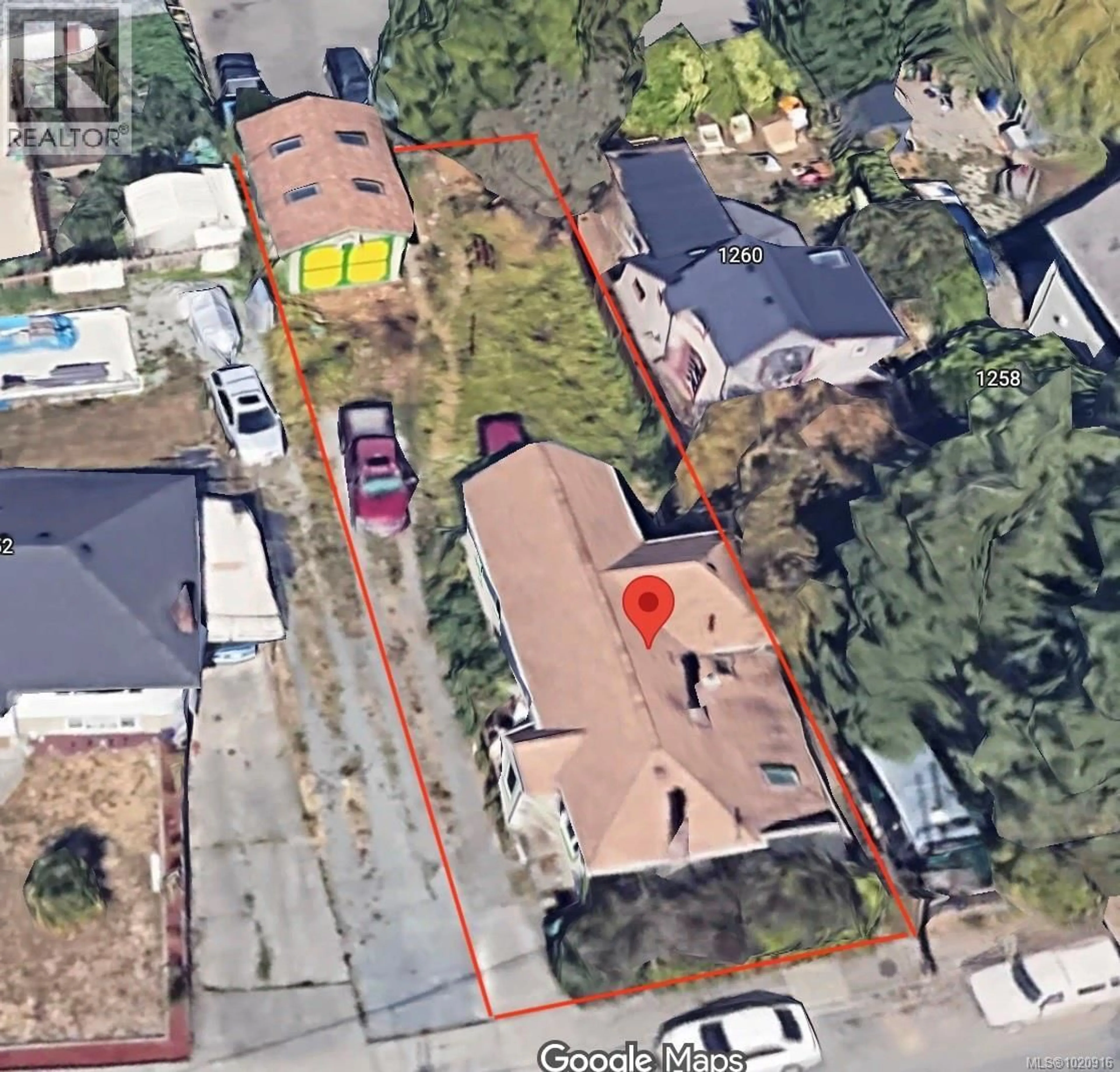 A pic from outside/outdoor area/front of a property/back of a property/a pic from drone, street for 1256 WALNUT STREET, Victoria British Columbia V8T1N6