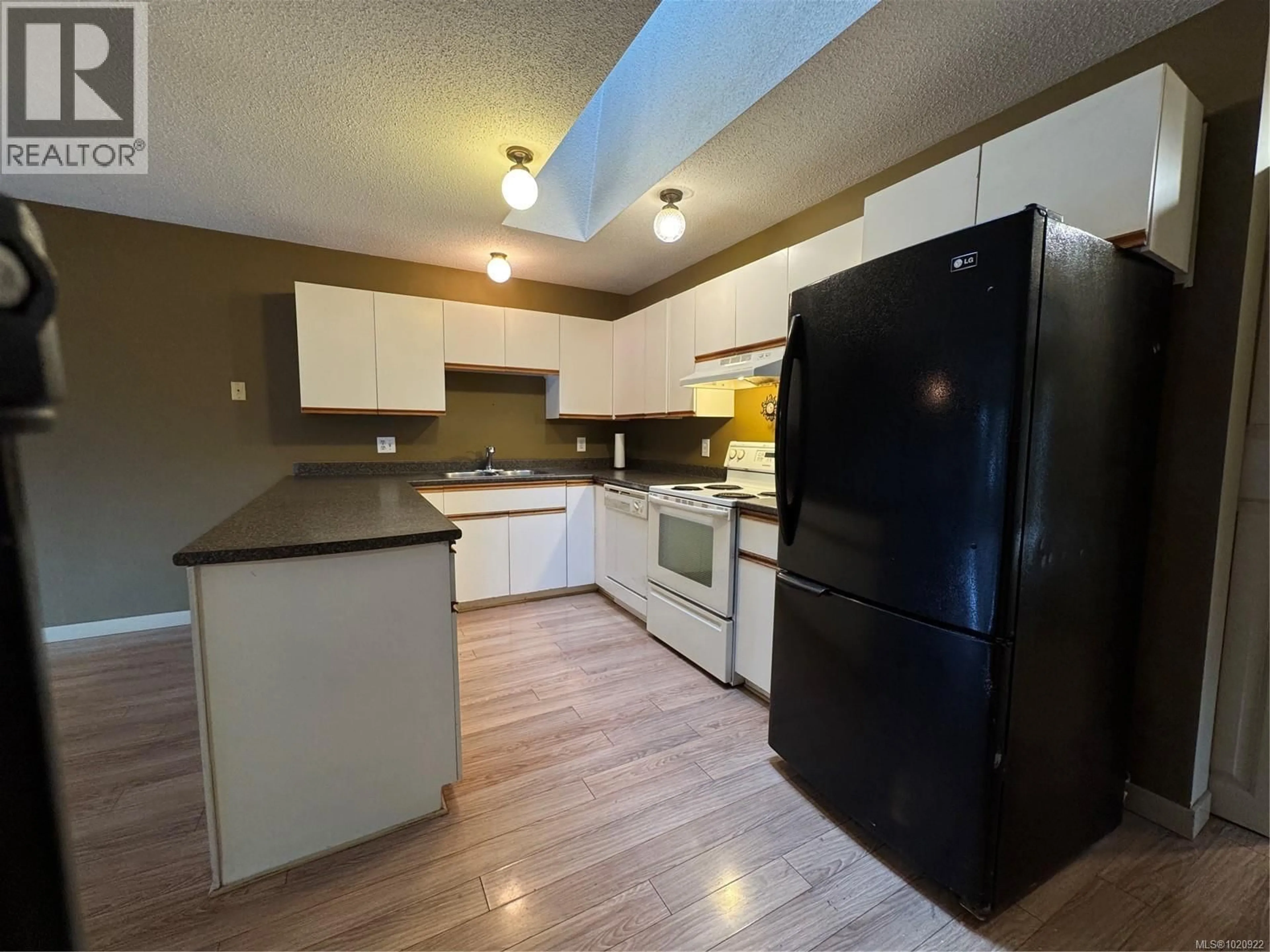 Standard kitchen, unknown for B - 513 ERICKSON ROAD, Campbell River British Columbia V9W1S8