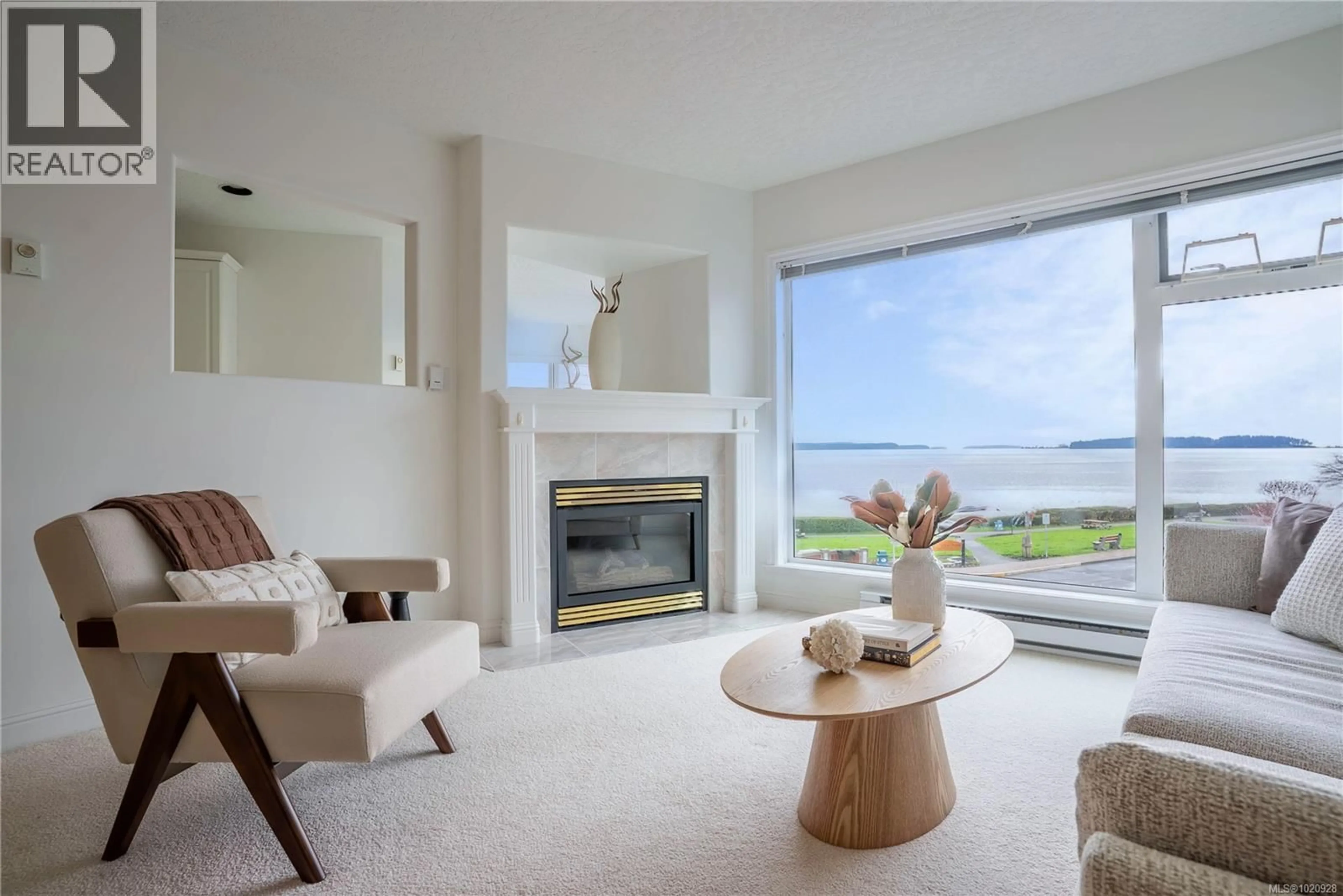 Living room with furniture, unknown for 308 - 2550 BEVAN AVENUE, Sidney British Columbia V8L5Y5