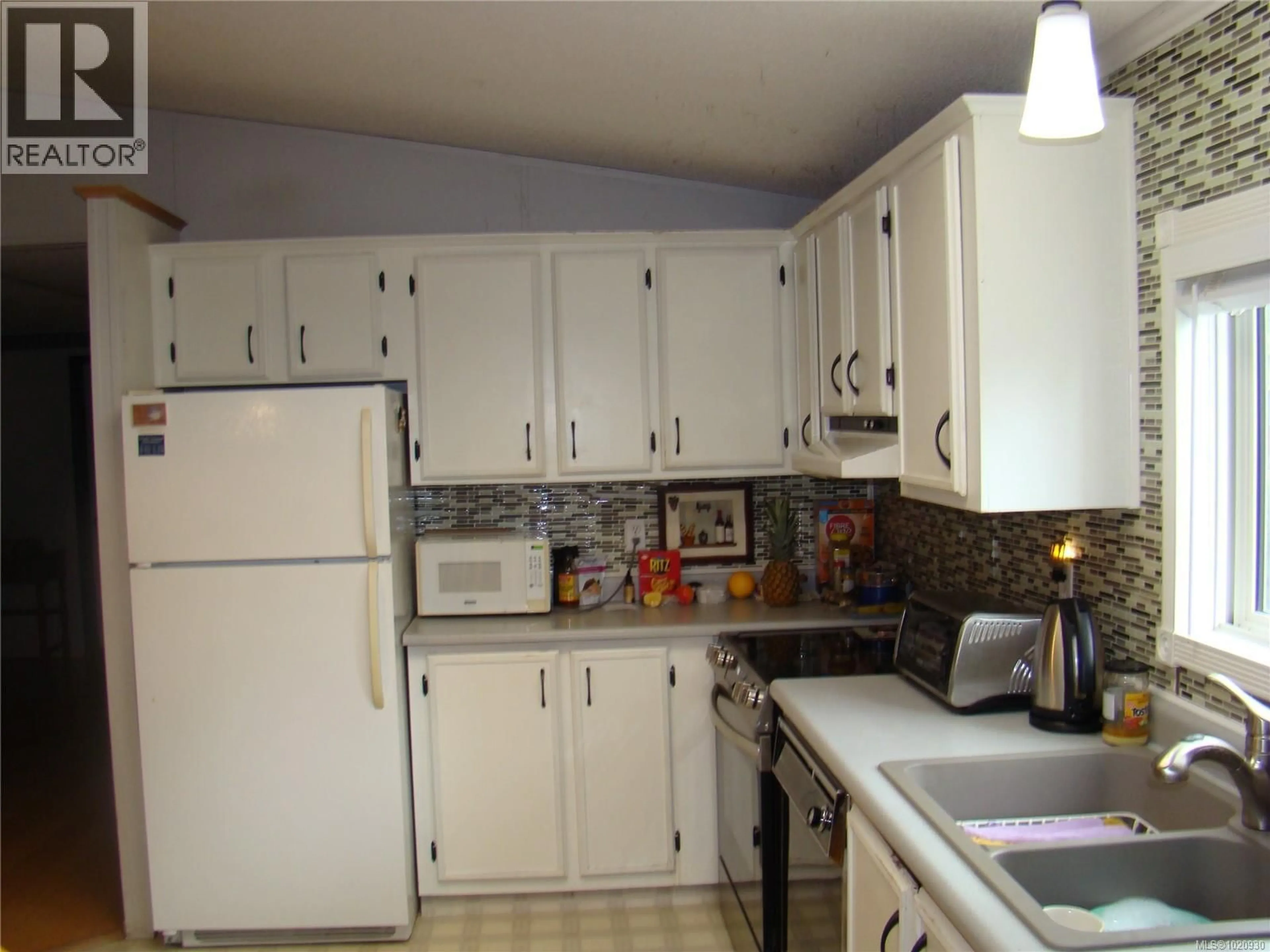 Standard kitchen, unknown for 25 - 2501 LABIEUX ROAD, Nanaimo British Columbia V9T5X3
