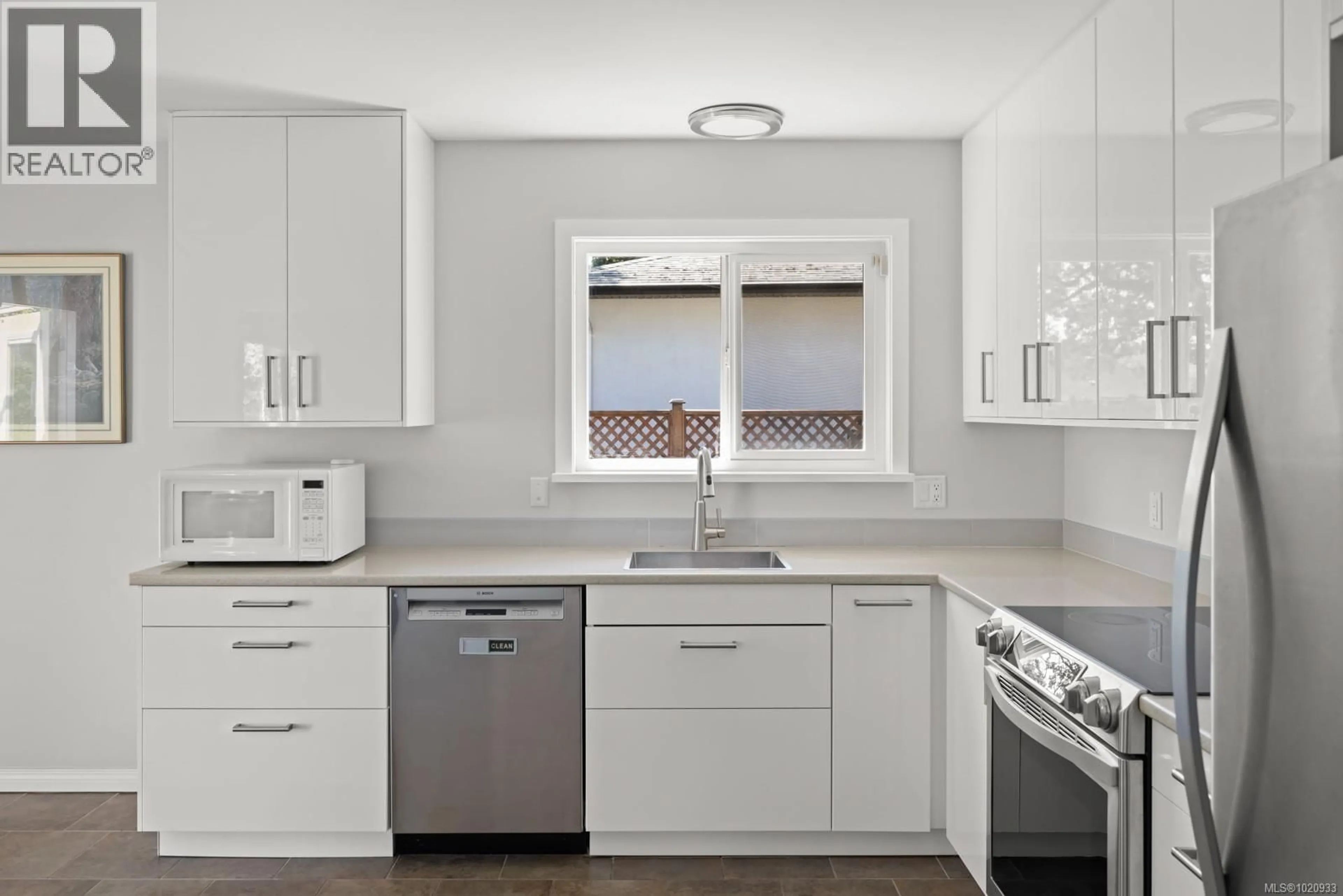 Standard kitchen, ceramic/tile floor for 2889 MAURICE LANE, Langford British Columbia V9B5L5