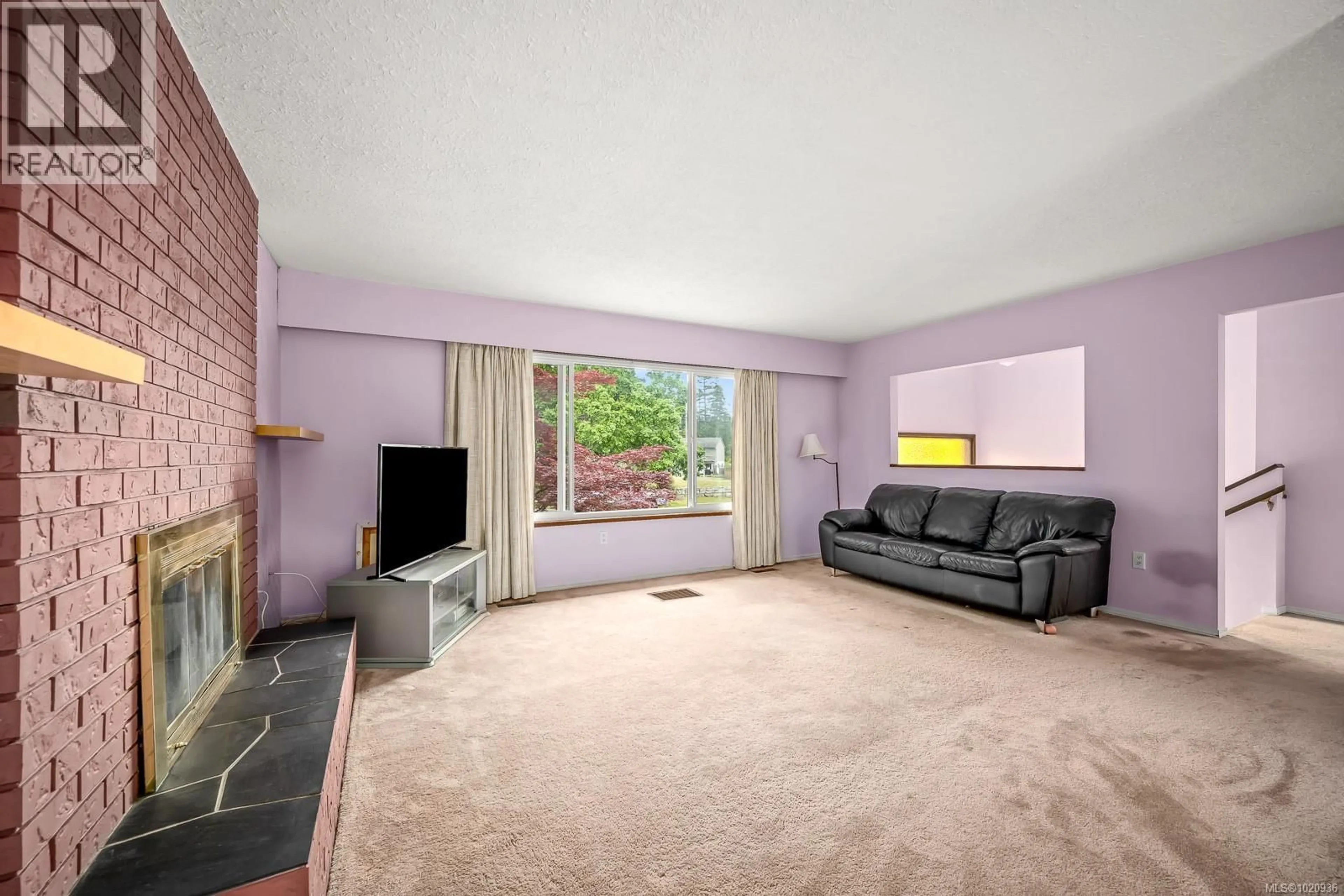 Living room with furniture, unknown for 1608 MCLAUCHLIN AVENUE, Courtenay British Columbia B9N3V8