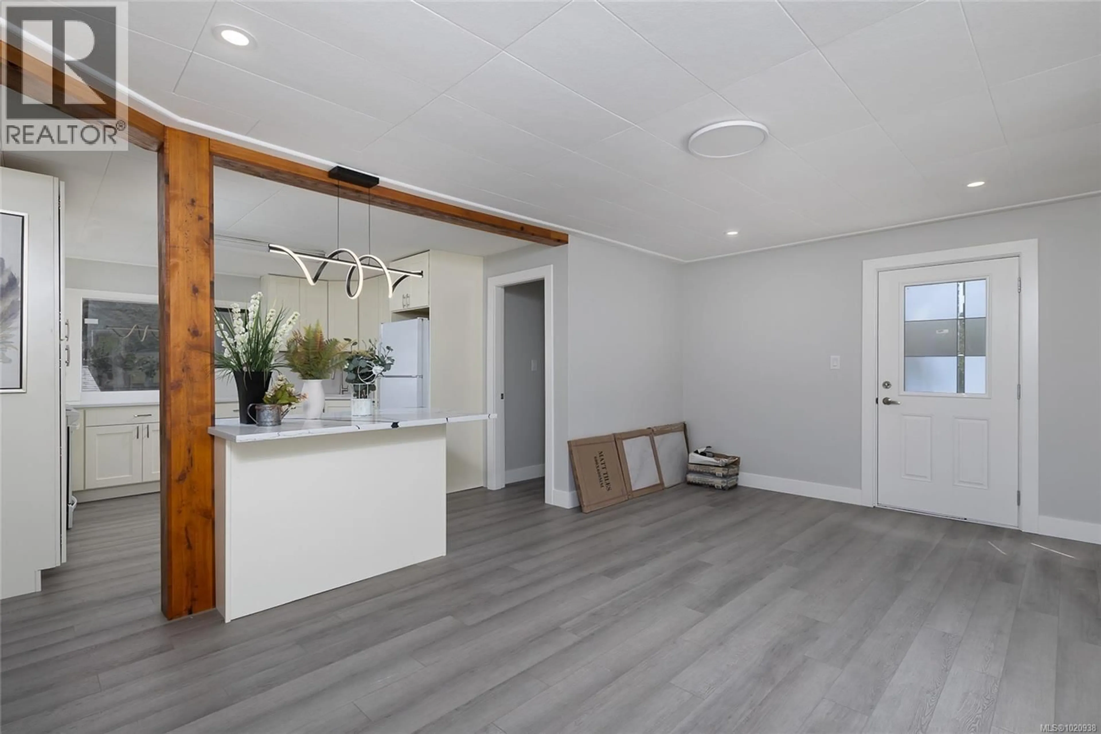 Indoor entryway for 3500 HAMMOND BAY ROAD, Nanaimo British Columbia V9T3E5