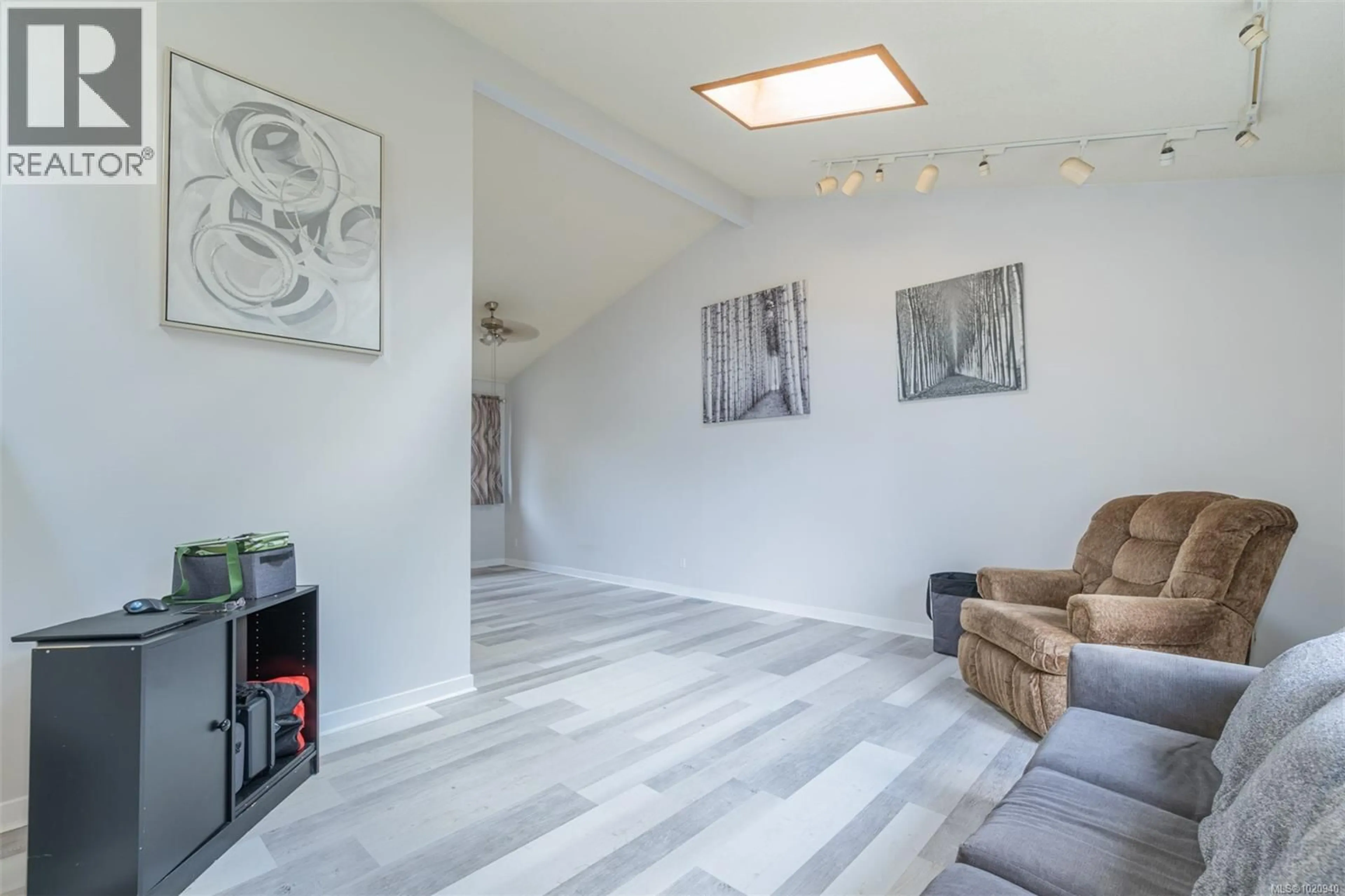 Unknown for 2275 MILLSTREAM ROAD, Langford British Columbia V9E1H8