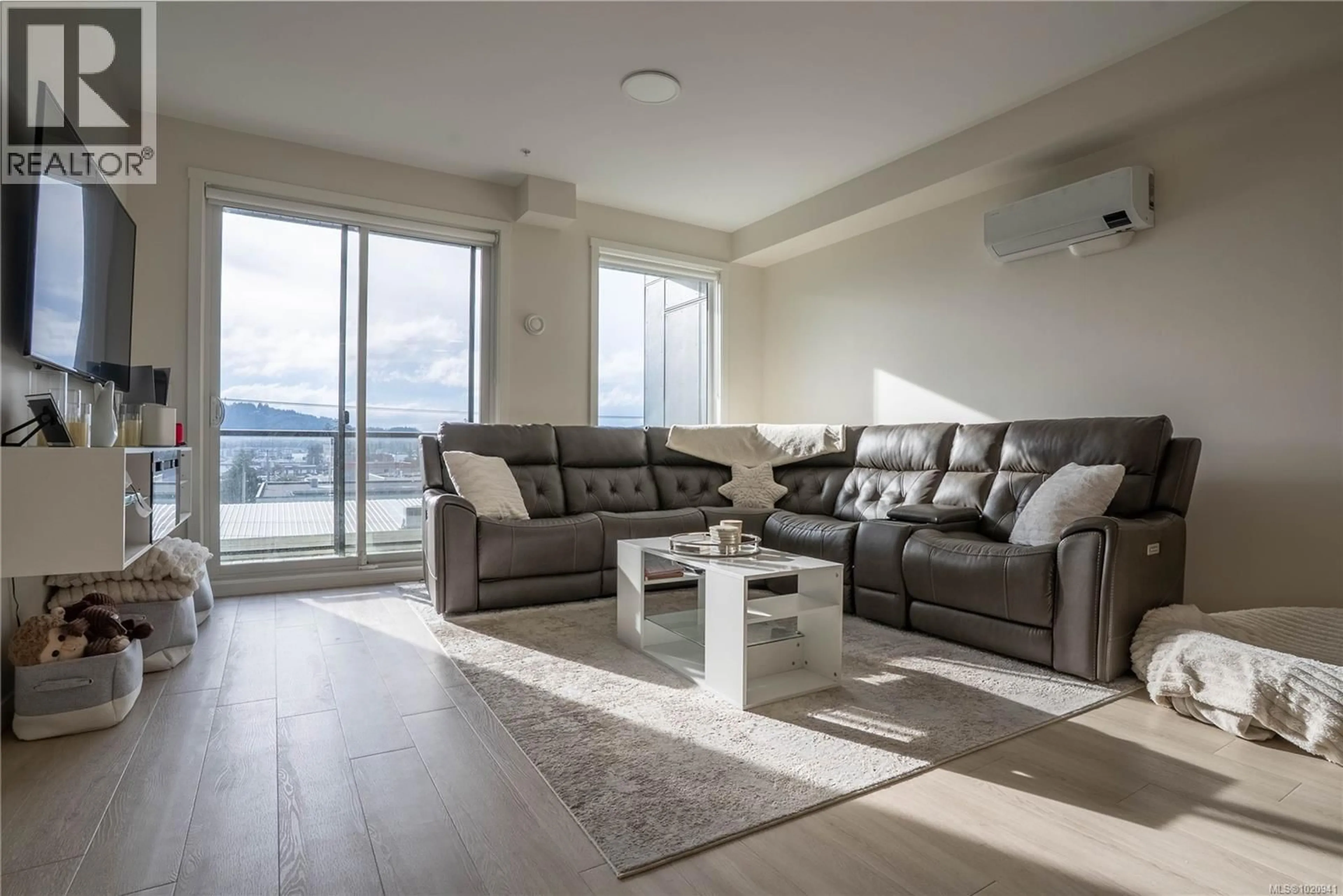 Living room with furniture, unknown for 403 - 842 ORONO AVENUE, Langford British Columbia V9B2T8