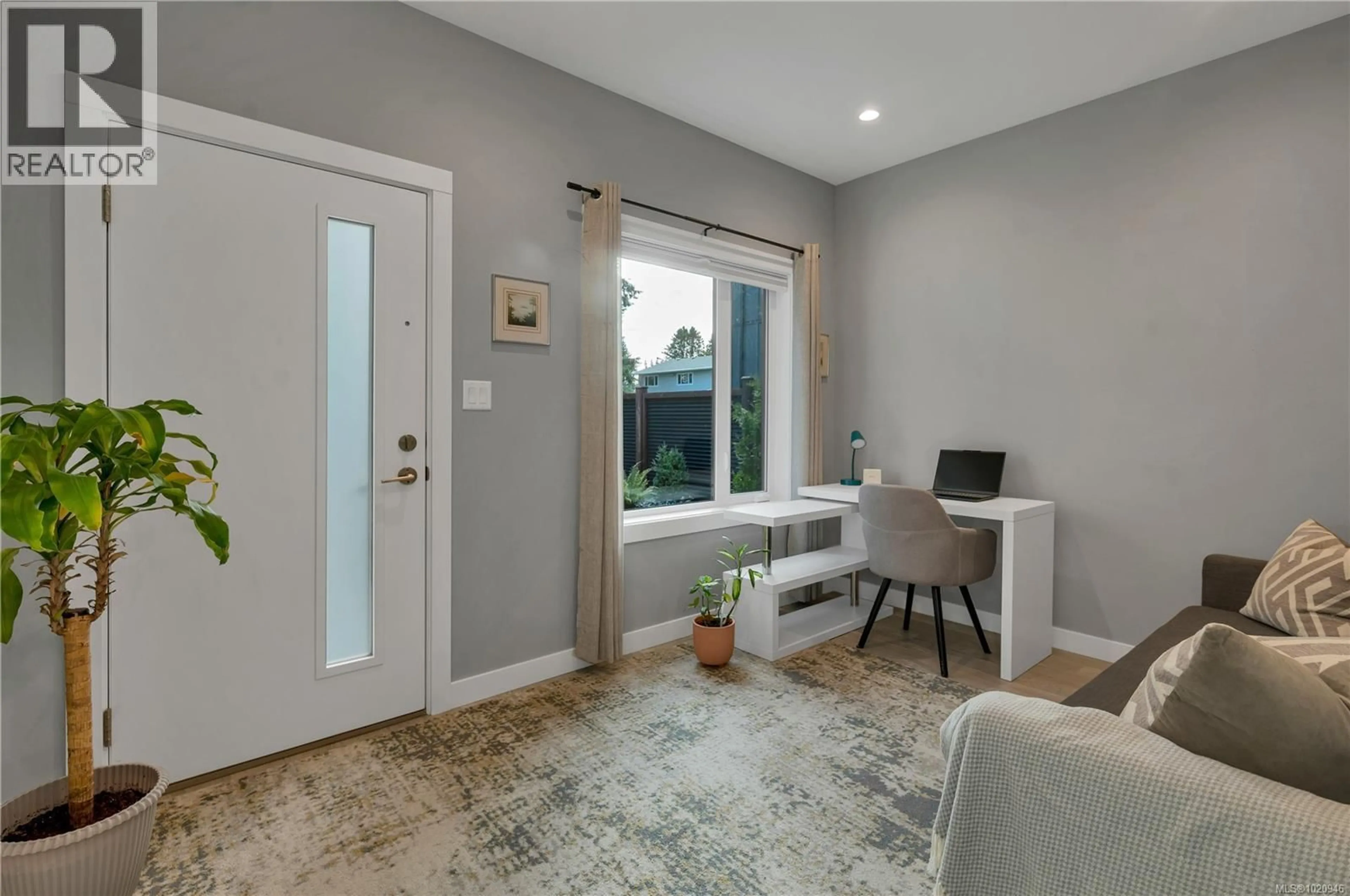 Indoor entryway for 254 TWILLINGATE ROAD, Campbell River British Columbia V9W1V2