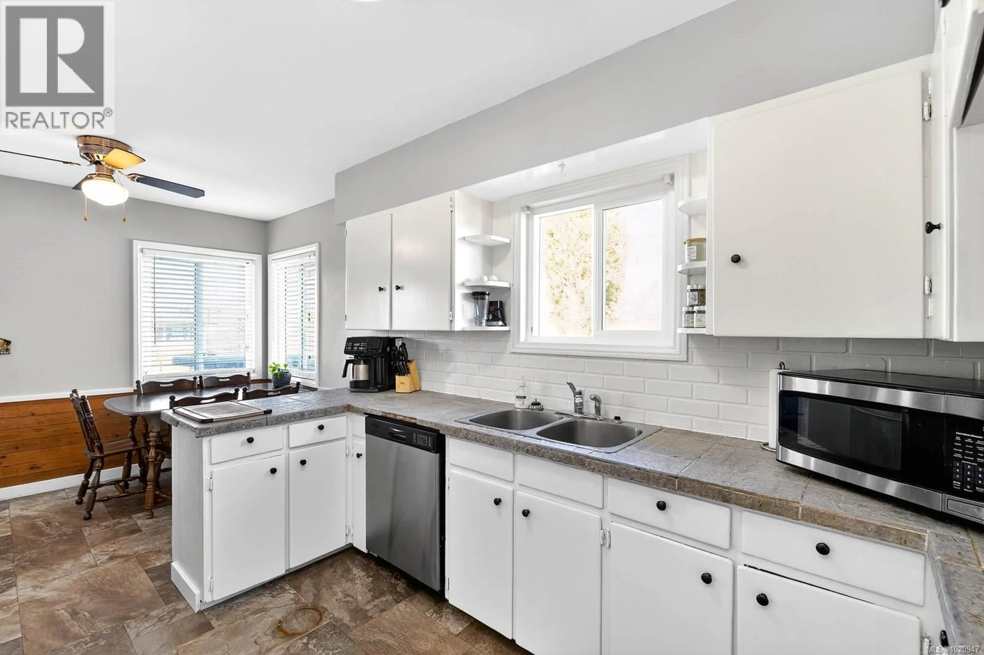 Standard kitchen, ceramic/tile floor for 3638 14TH AVENUE, Port Alberni British Columbia V9Y5B7