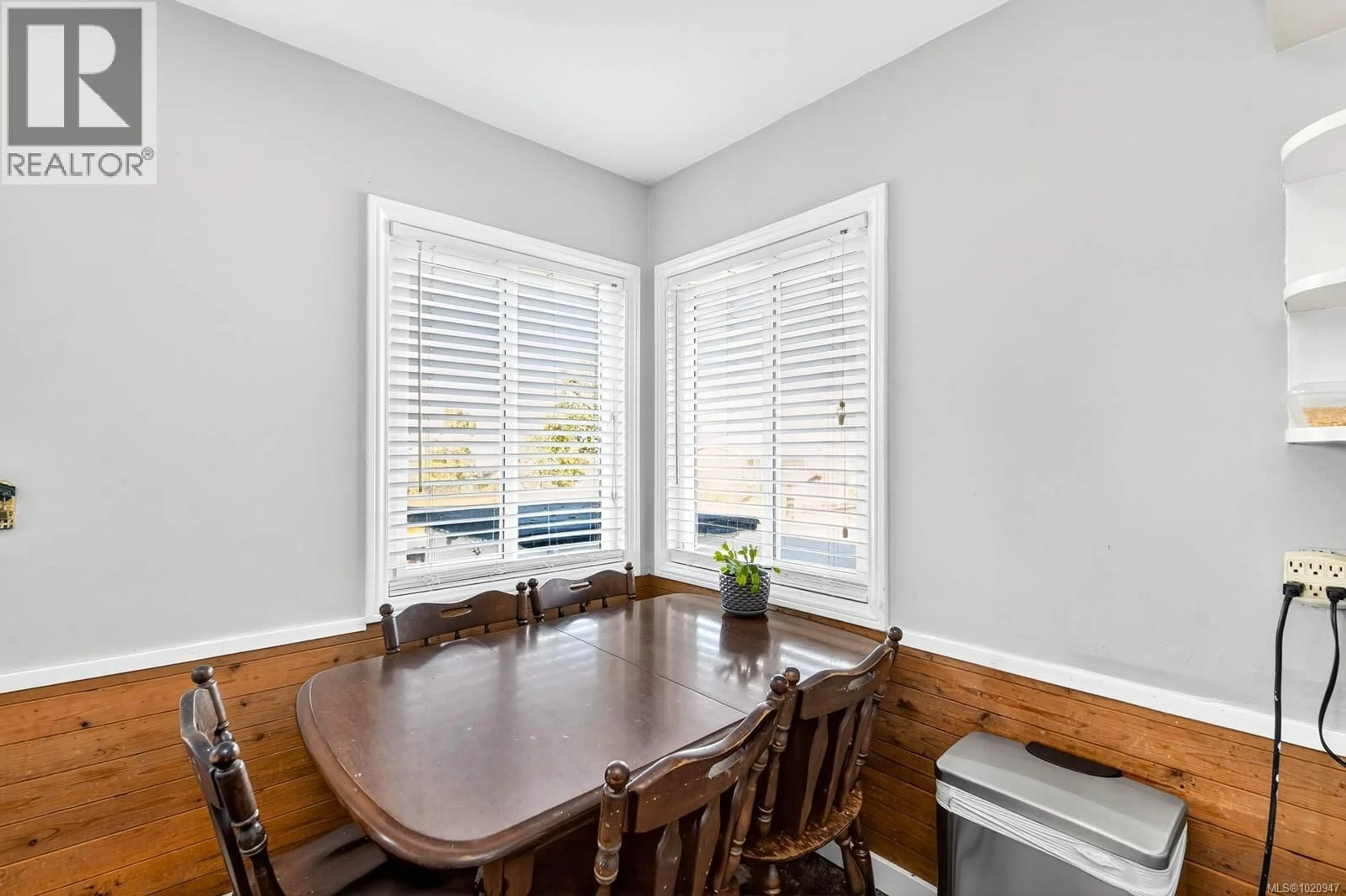 Dining room, wood/laminate floor for 3638 14TH AVENUE, Port Alberni British Columbia V9Y5B7