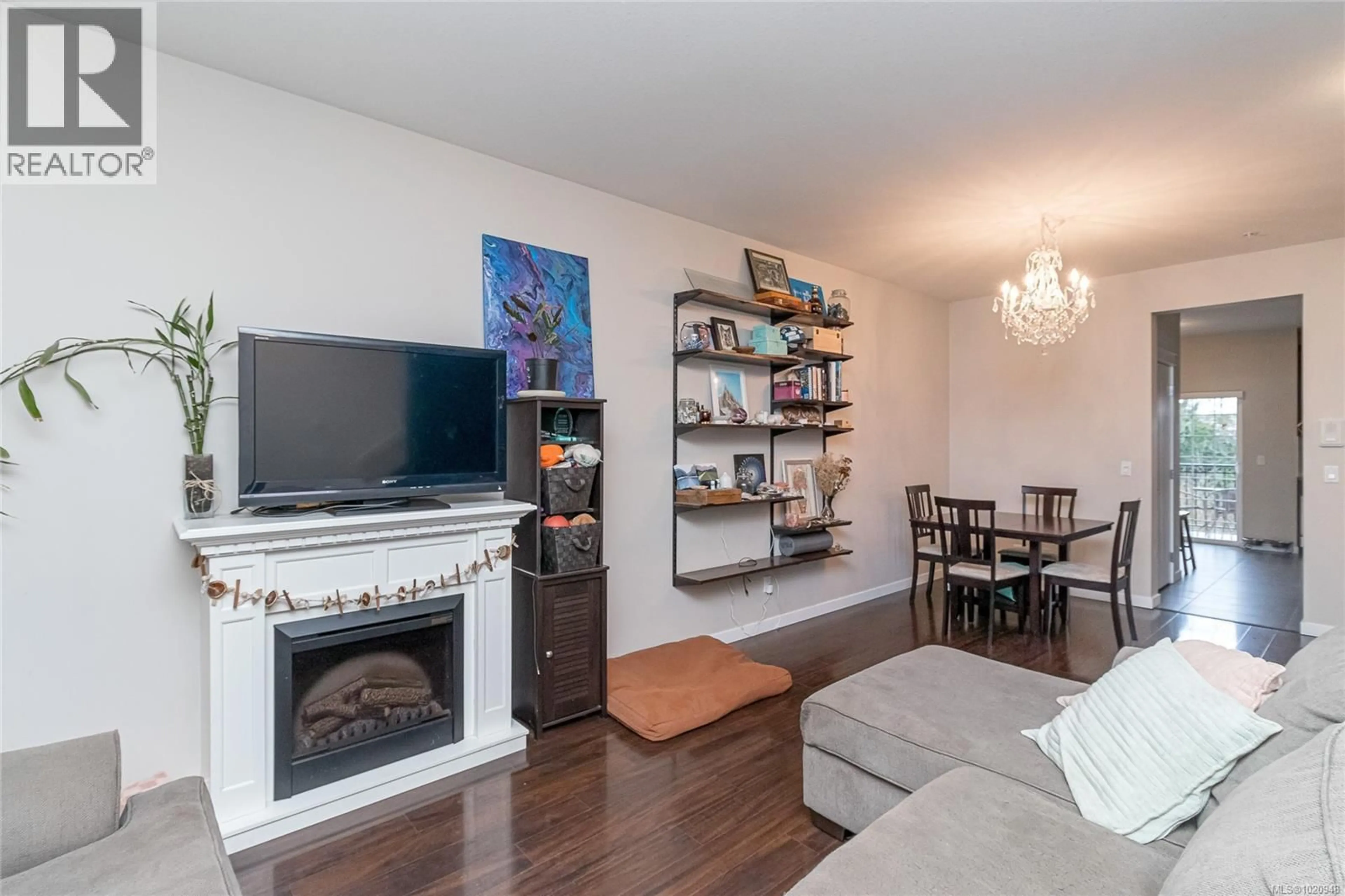 Living room with furniture, wood/laminate floor for 111 - 50 MILL STREET, Nanaimo British Columbia V9R5A6