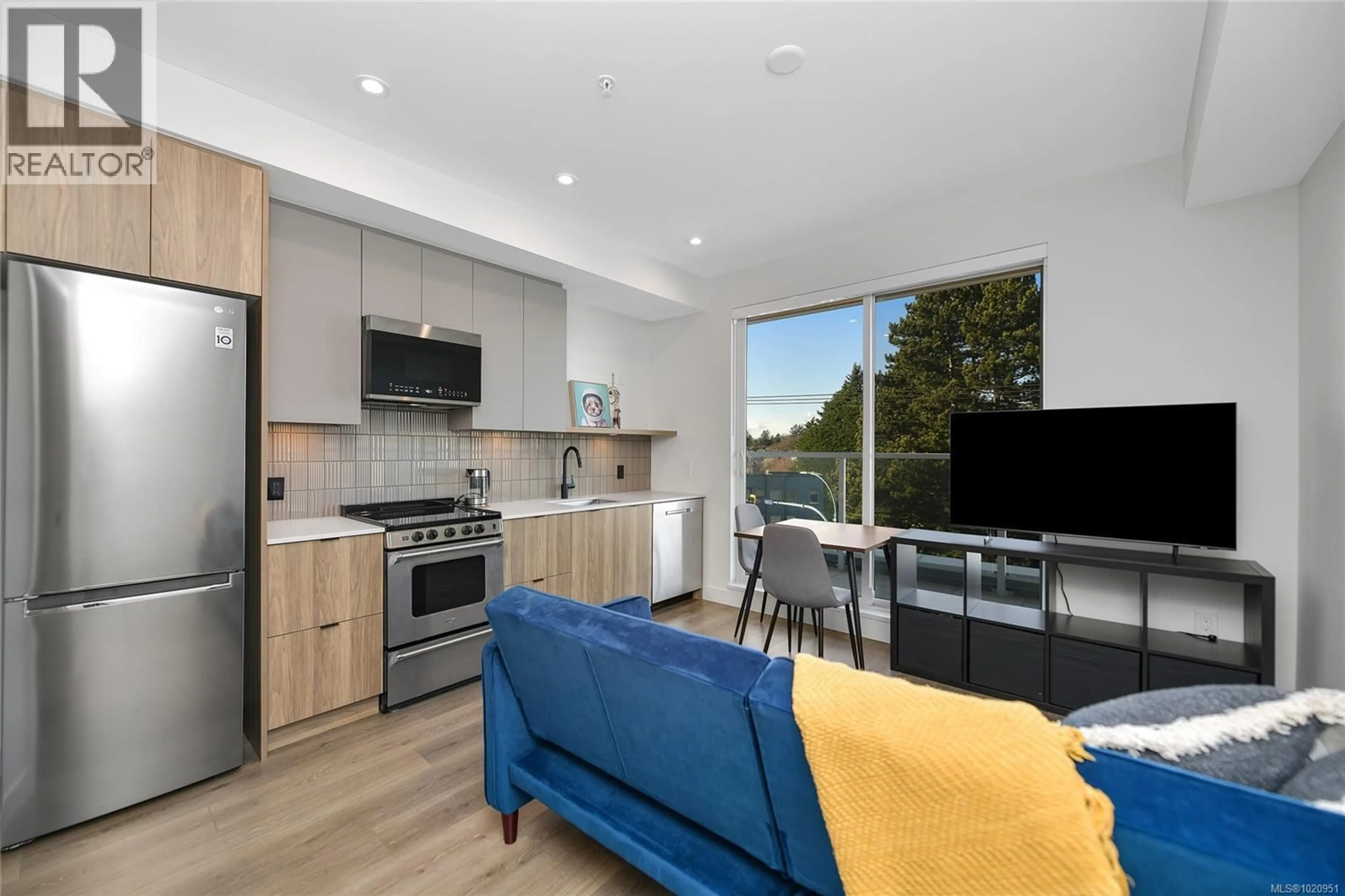 Open concept kitchen, unknown for 406 - 1301 HILLSIDE AVENUE, Victoria British Columbia V8T2B3