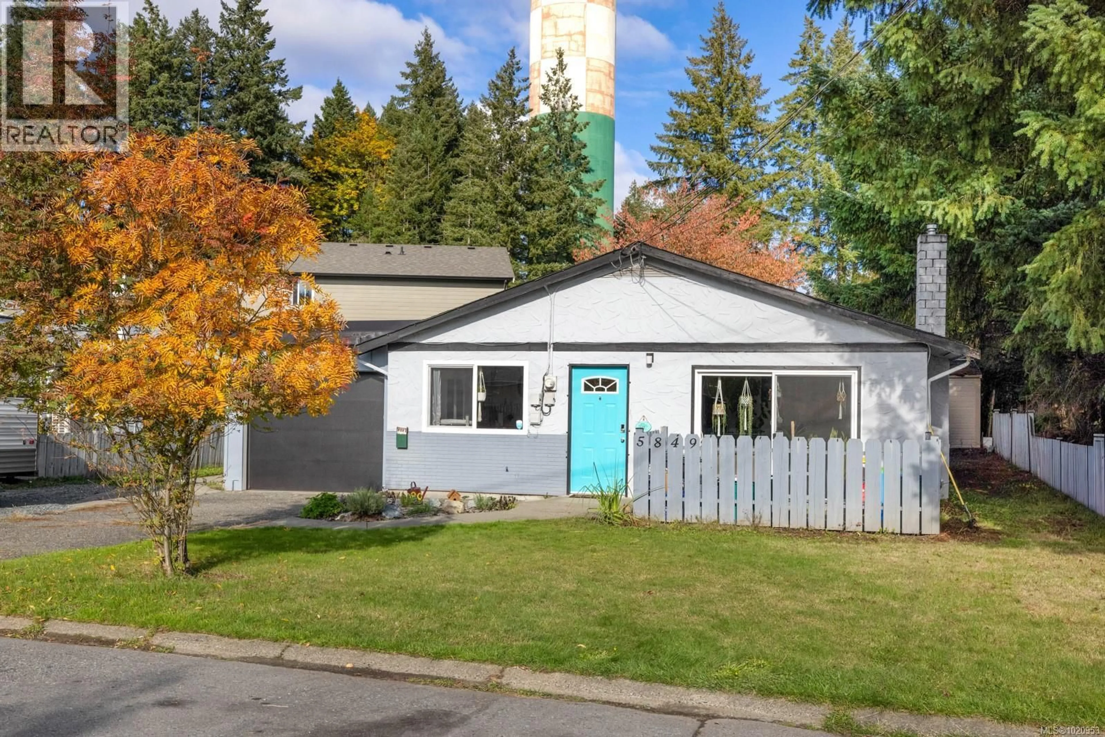 Home with vinyl exterior material, street for 5849 CARMEL DRIVE, Duncan British Columbia V9L4G9