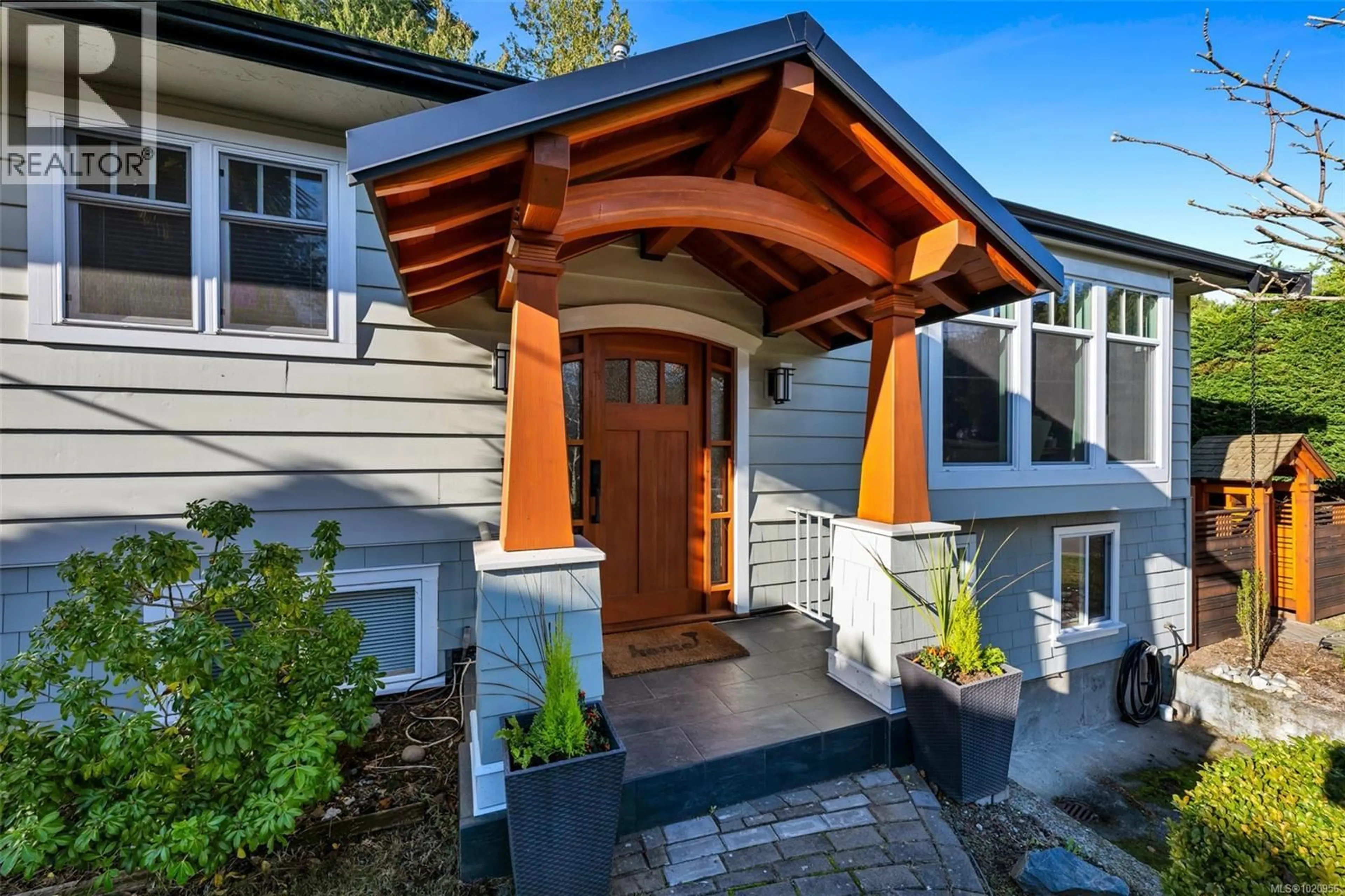 Unknown for 4386 CHARTWELL DRIVE, Saanich British Columbia V8N2R3