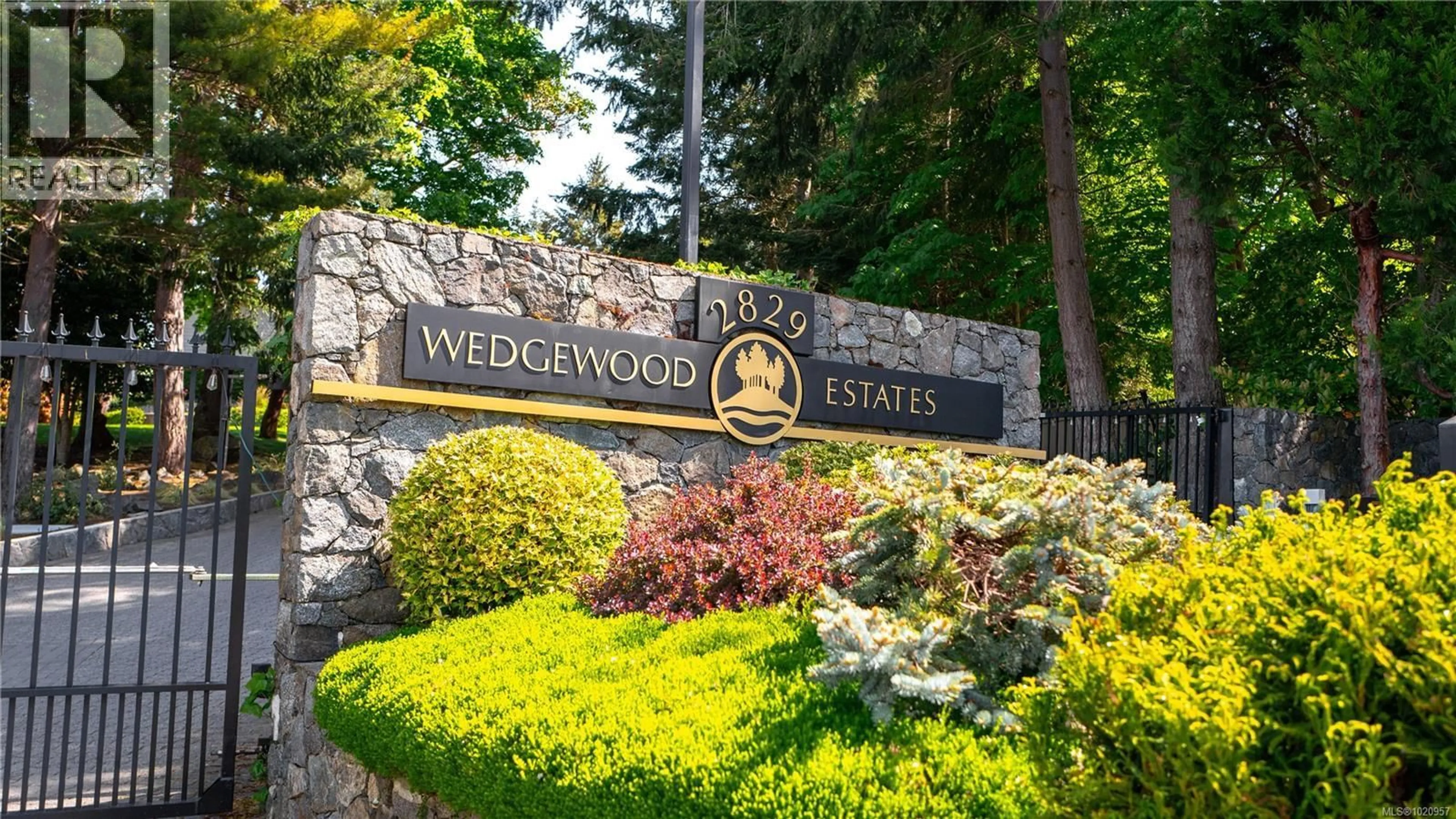 Indoor foyer for 917 - 2829 ARBUTUS ROAD, Saanich British Columbia V8N5X5