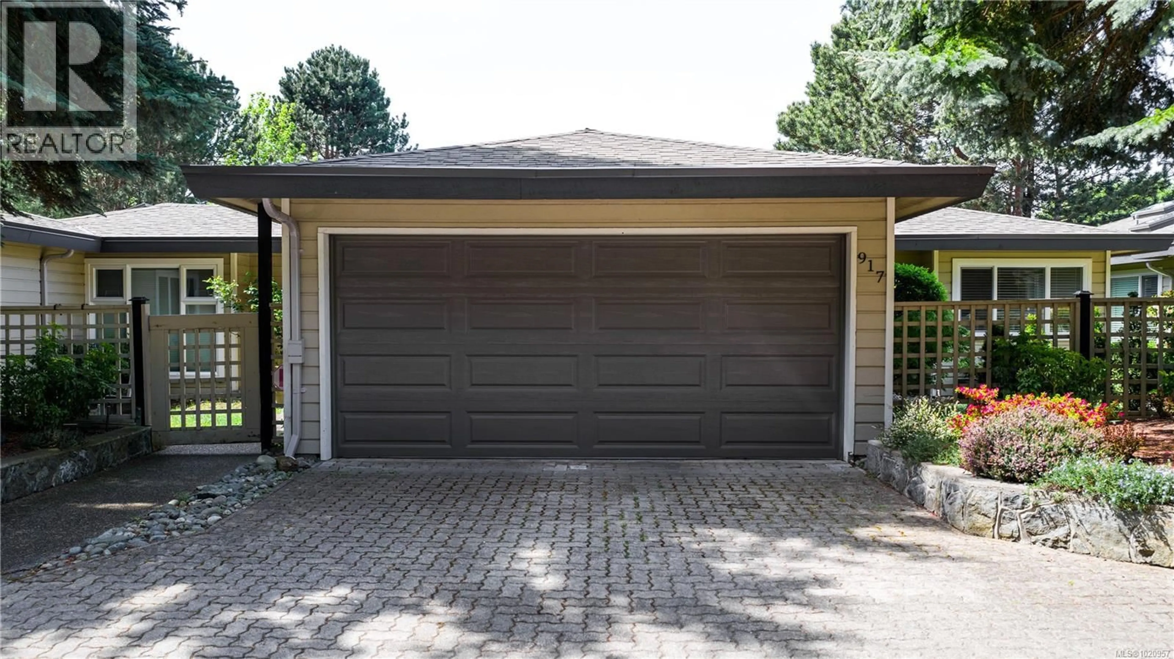 Indoor garage for 917 - 2829 ARBUTUS ROAD, Saanich British Columbia V8N5X5