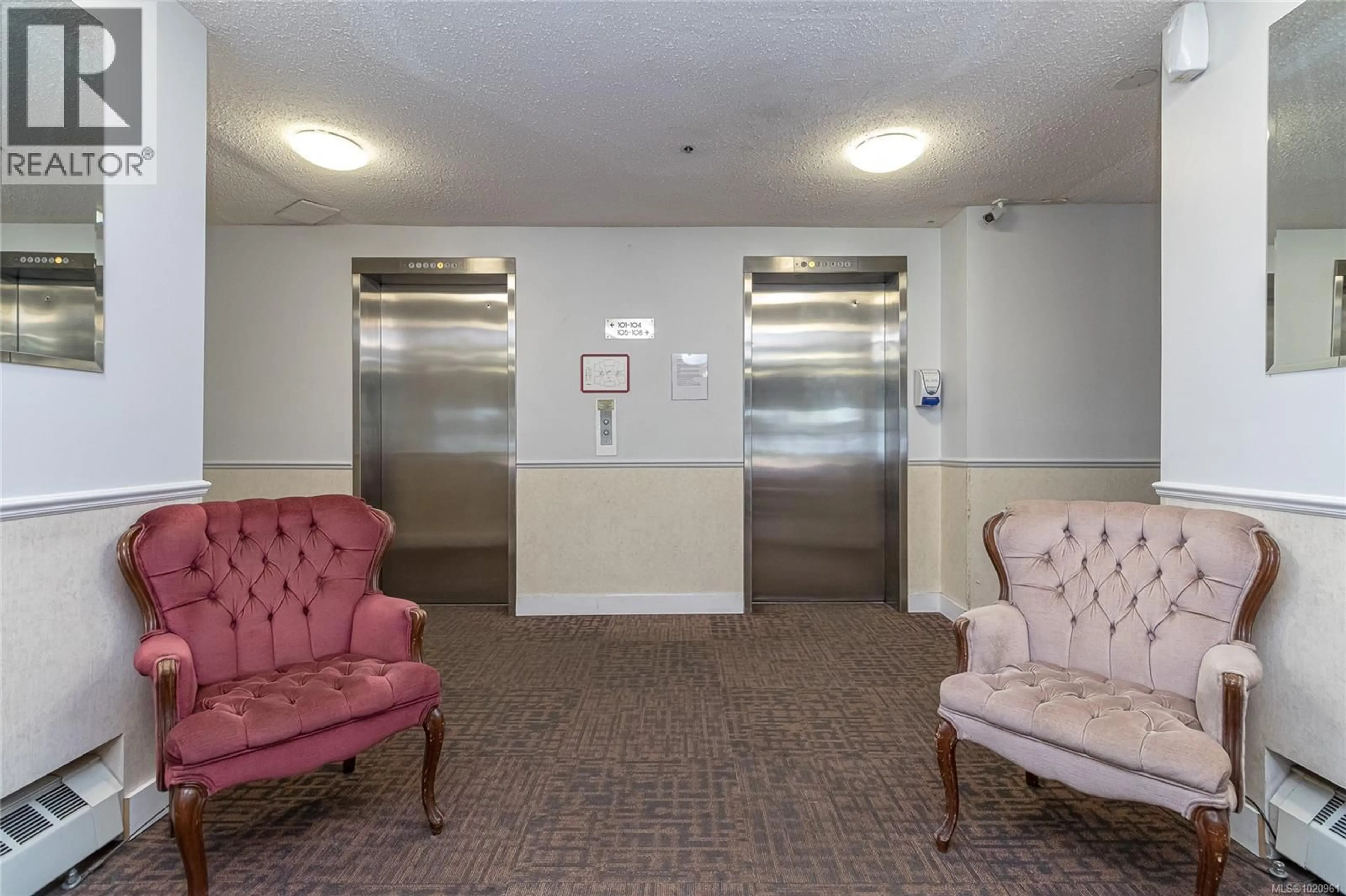 Indoor foyer for 501 - 1745 LEIGHTON ROAD, Victoria British Columbia V8R6R6