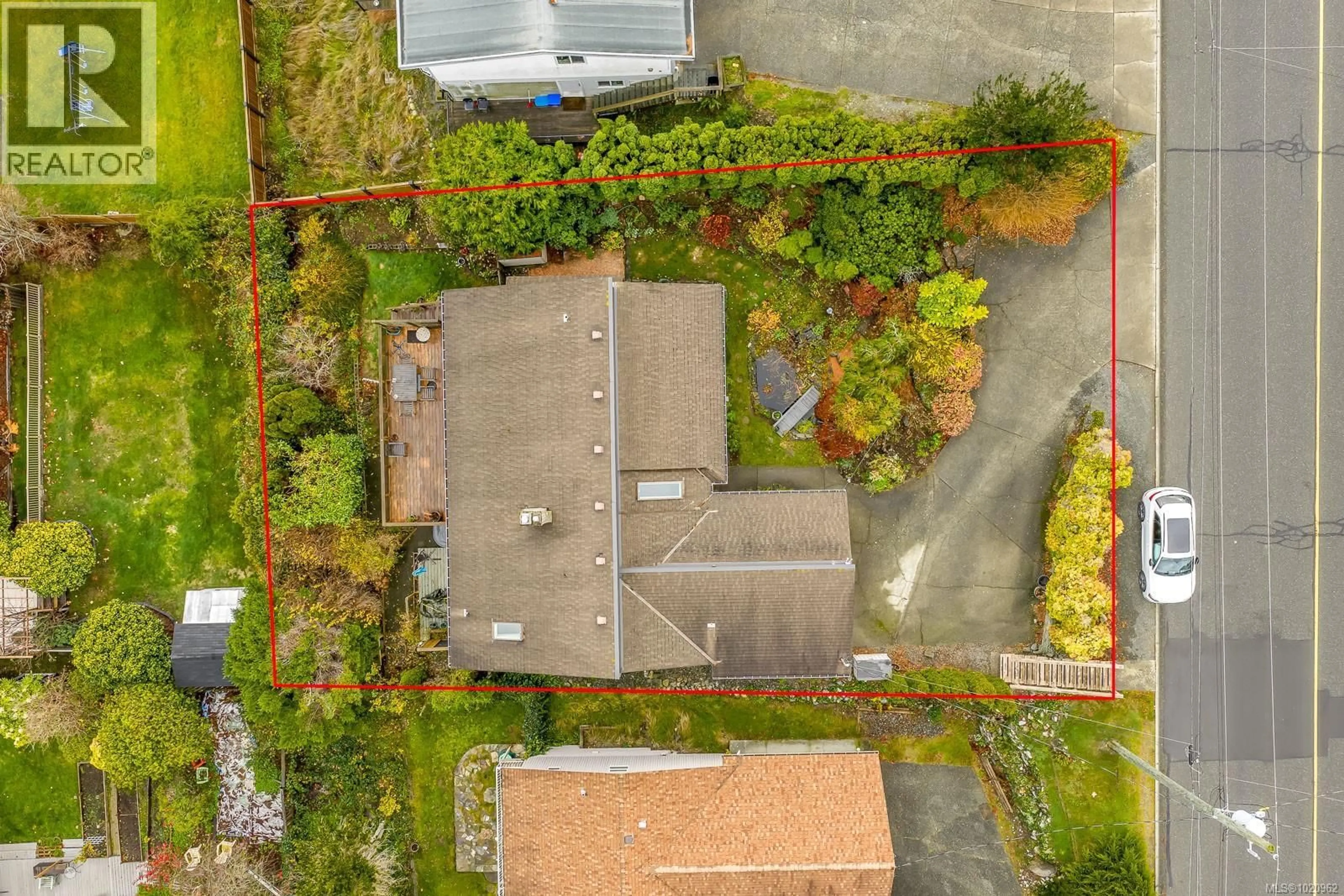 A pic from outside/outdoor area/front of a property/back of a property/a pic from drone, street for 153 ALDER STREET SOUTH, Campbell River British Columbia V9W5J1