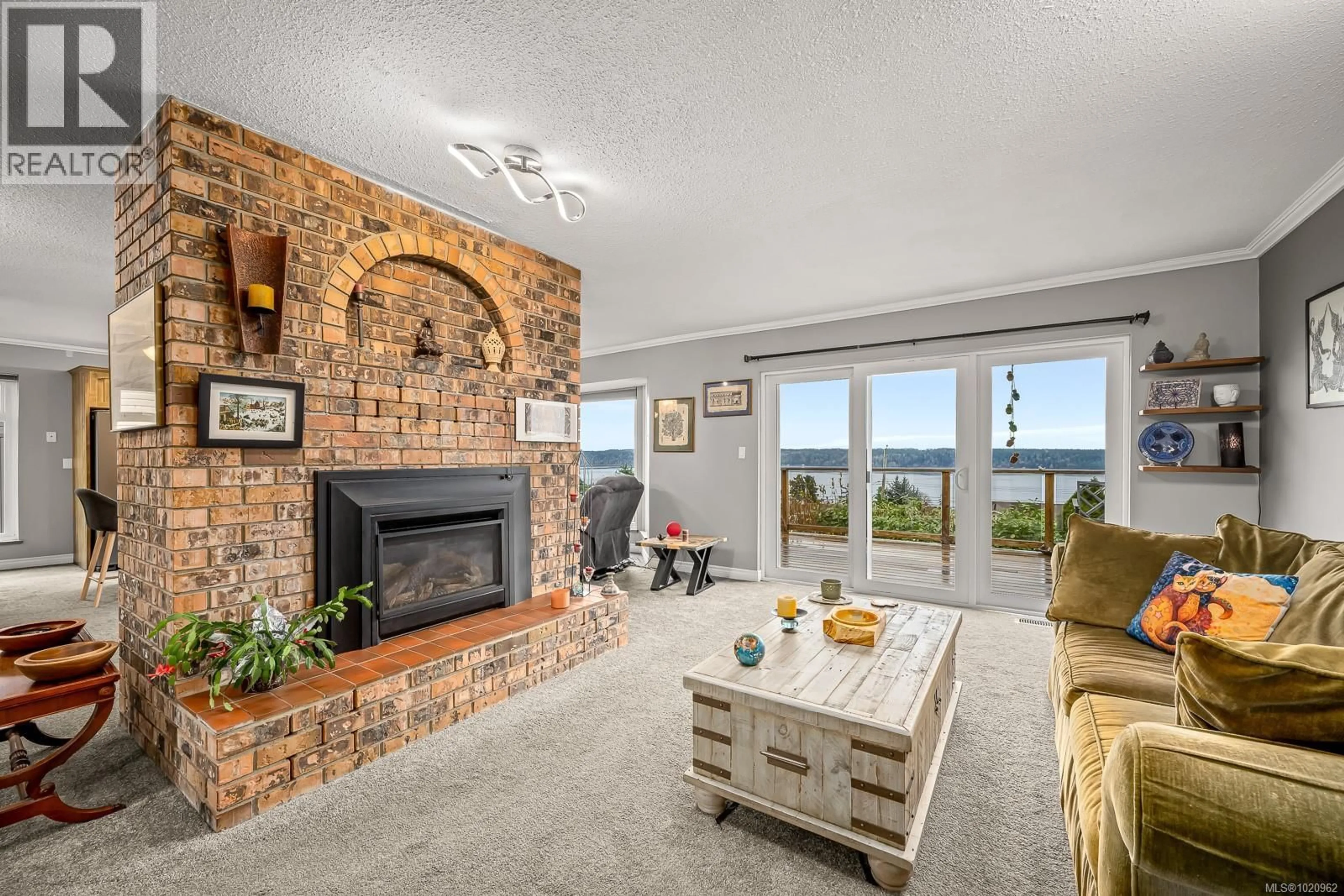 Living room with furniture, ceramic/tile floor for 153 ALDER STREET SOUTH, Campbell River British Columbia V9W5J1