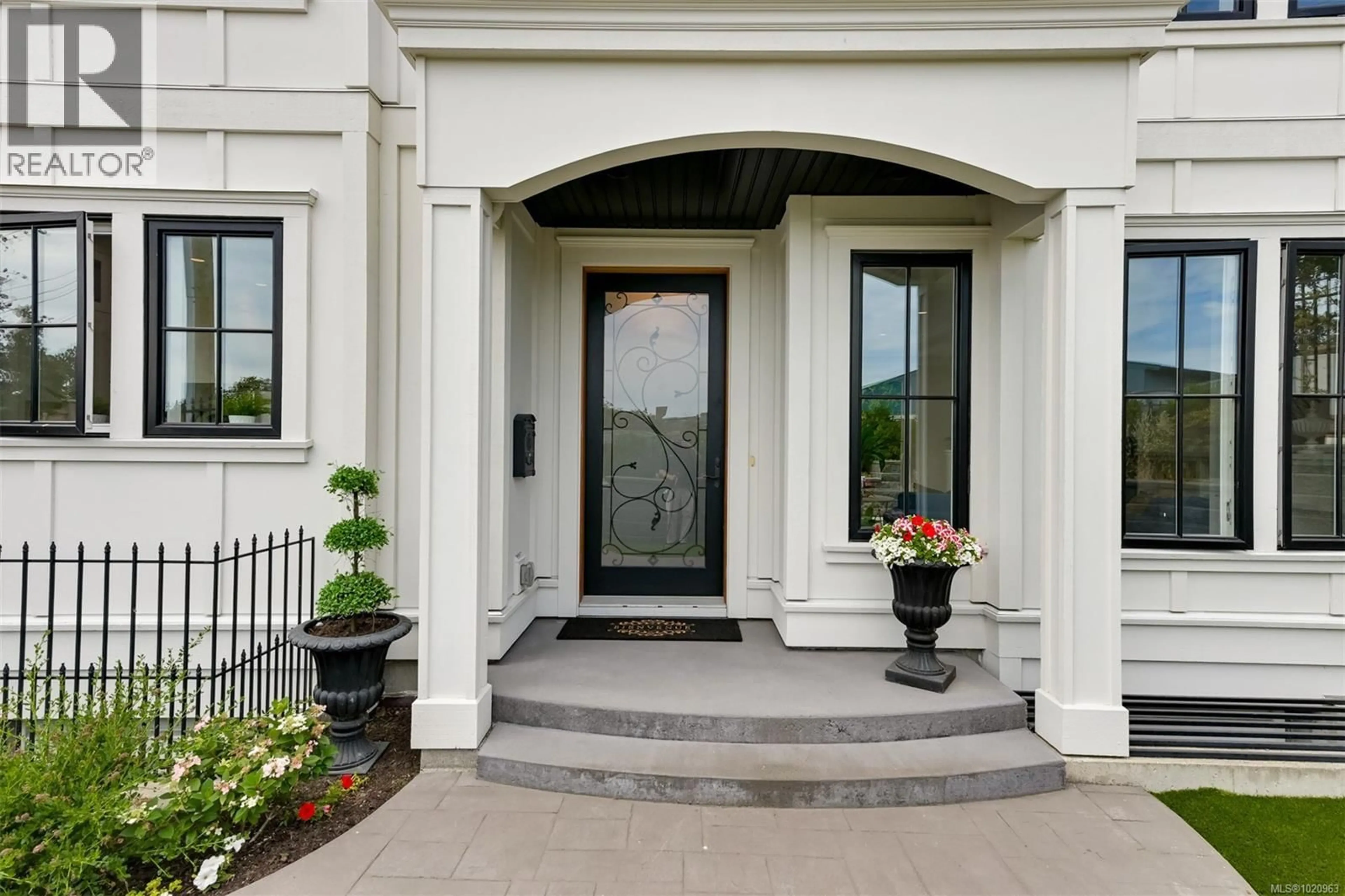 Indoor entryway for 720 ALSTON STREET, Victoria British Columbia V9A3K5