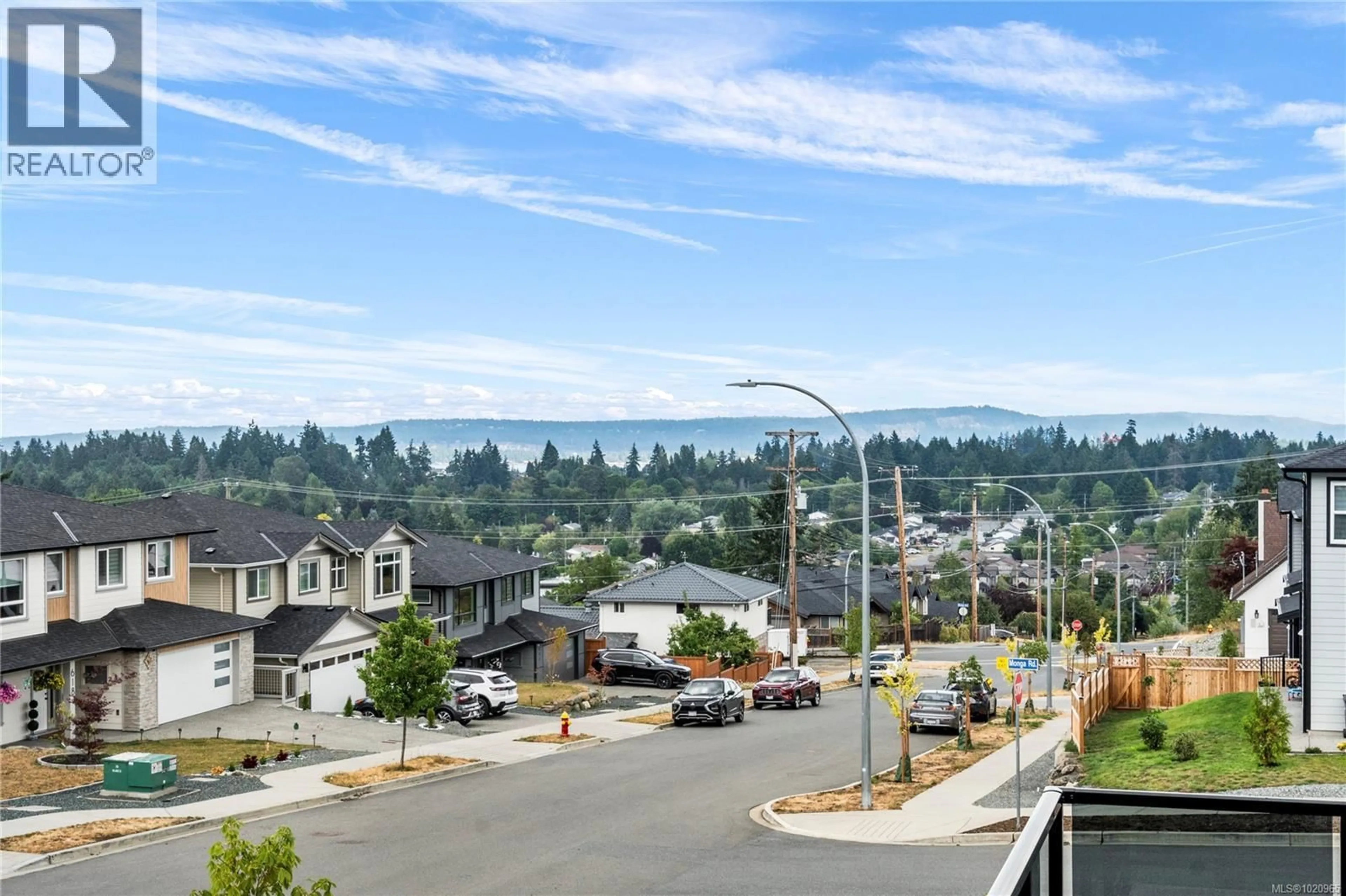 A pic from outside/outdoor area/front of a property/back of a property/a pic from drone, mountain view for 631 EIGHTH STREET, Nanaimo British Columbia V9R6P1