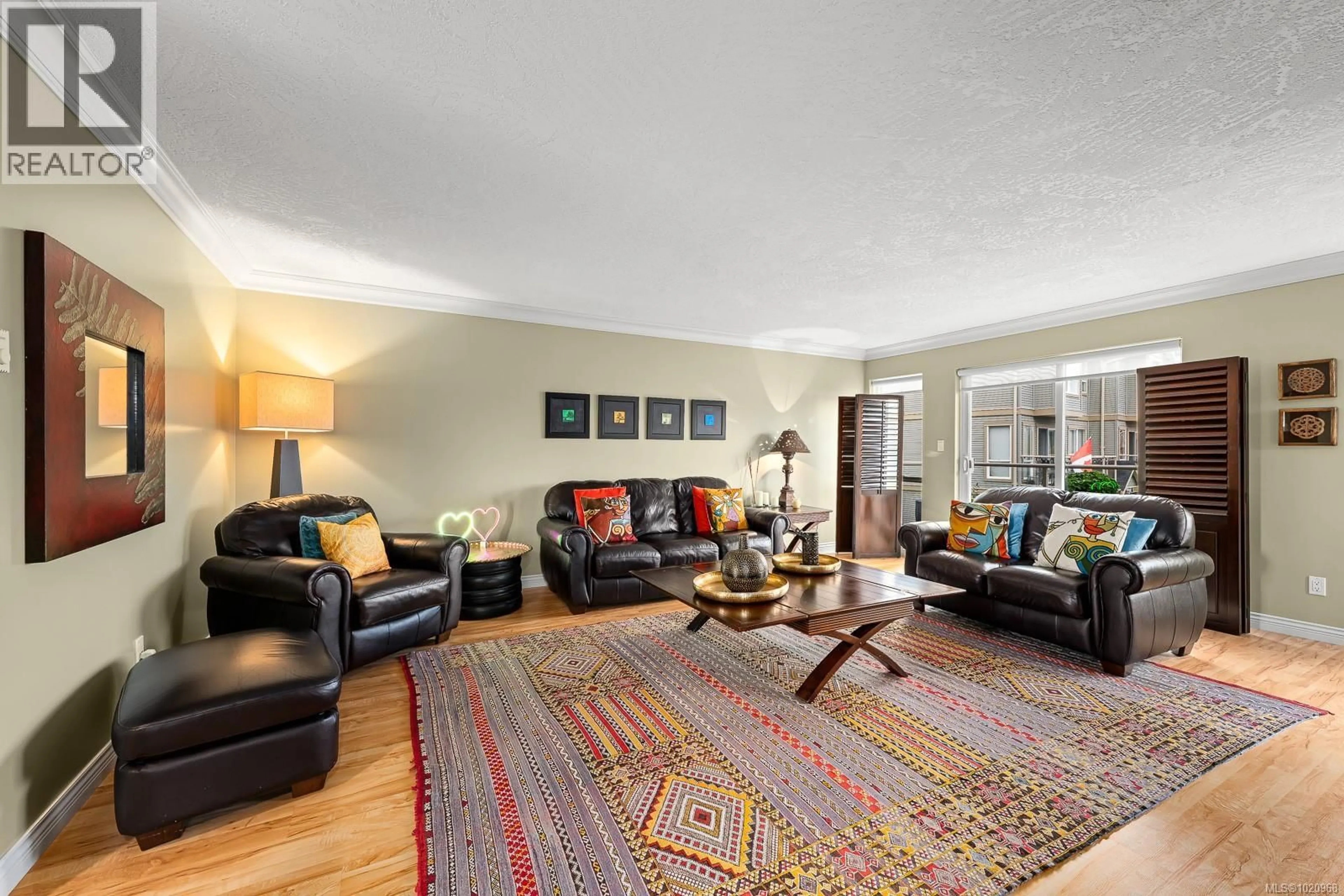 Living room with furniture, carpet floor for 13 - 2475 MANSFIELD DRIVE, Courtenay British Columbia V9N2M2