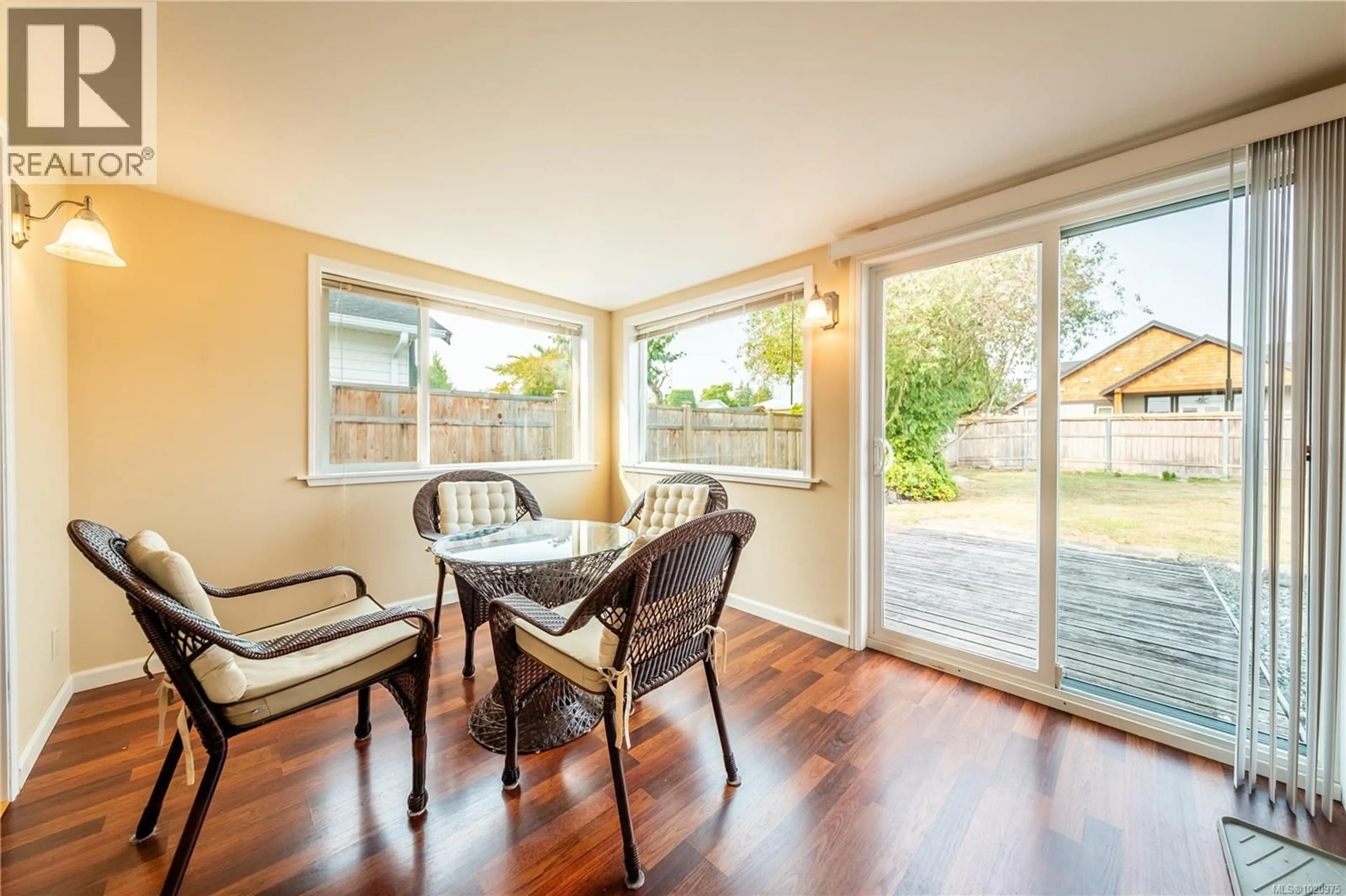 Dining room, wood/laminate floor for 723 PHILLIPS STREET, Parksville British Columbia V9P1A7