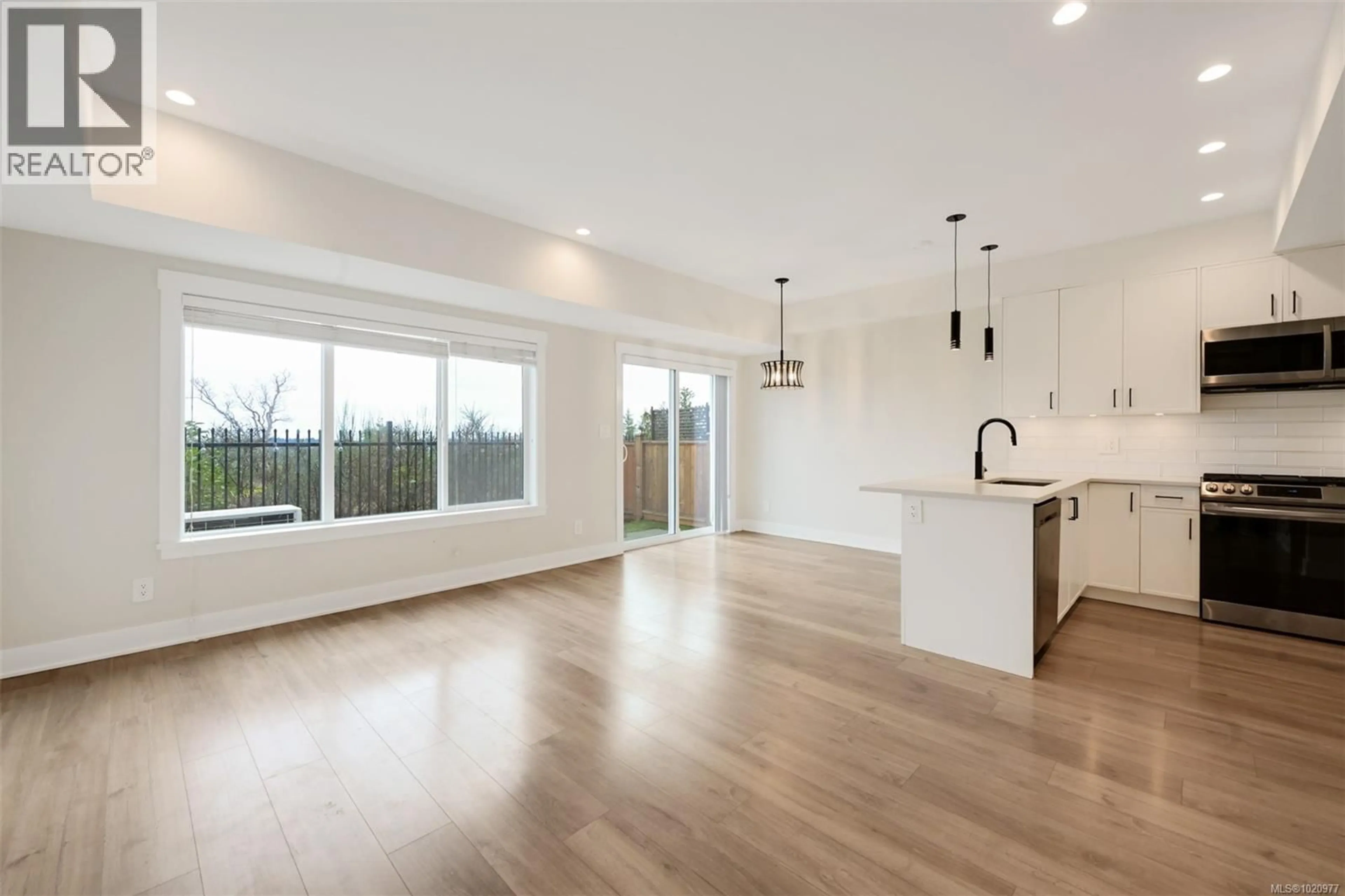 Open concept kitchen, wood/laminate floor for 1137 MOONSTONE LOOP, Langford British Columbia V9B0Y6