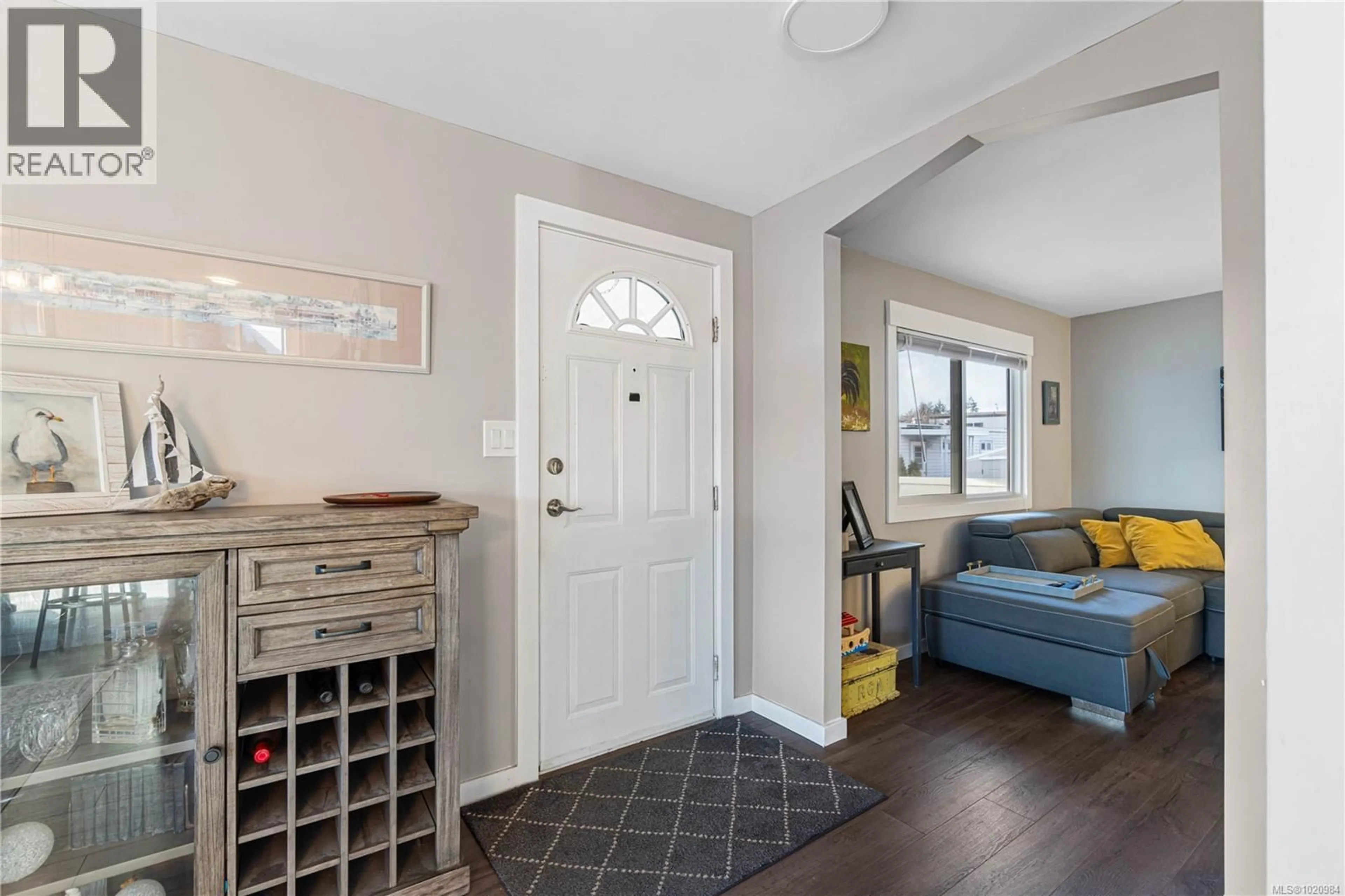 Indoor entryway for 67 - 6325 METRAL DRIVE, Nanaimo British Columbia V9T6P9