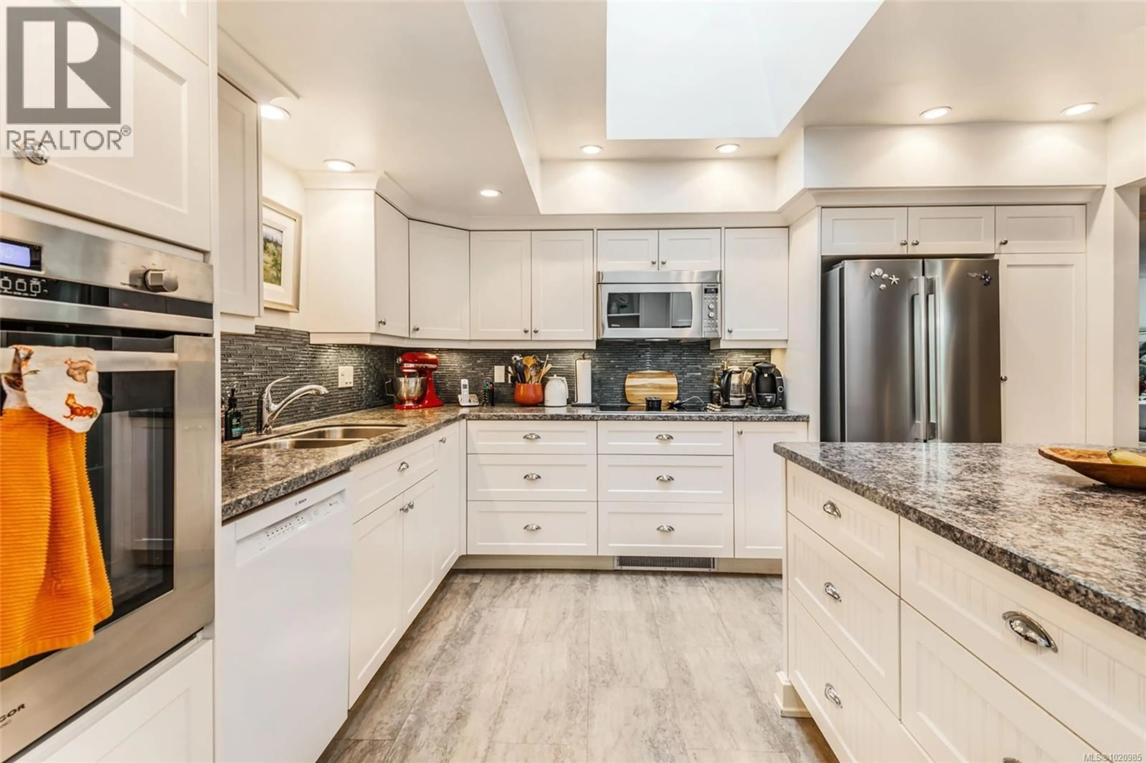 Contemporary kitchen, ceramic/tile floor for 637 PINE STREET, Qualicum Beach British Columbia V9K1J1