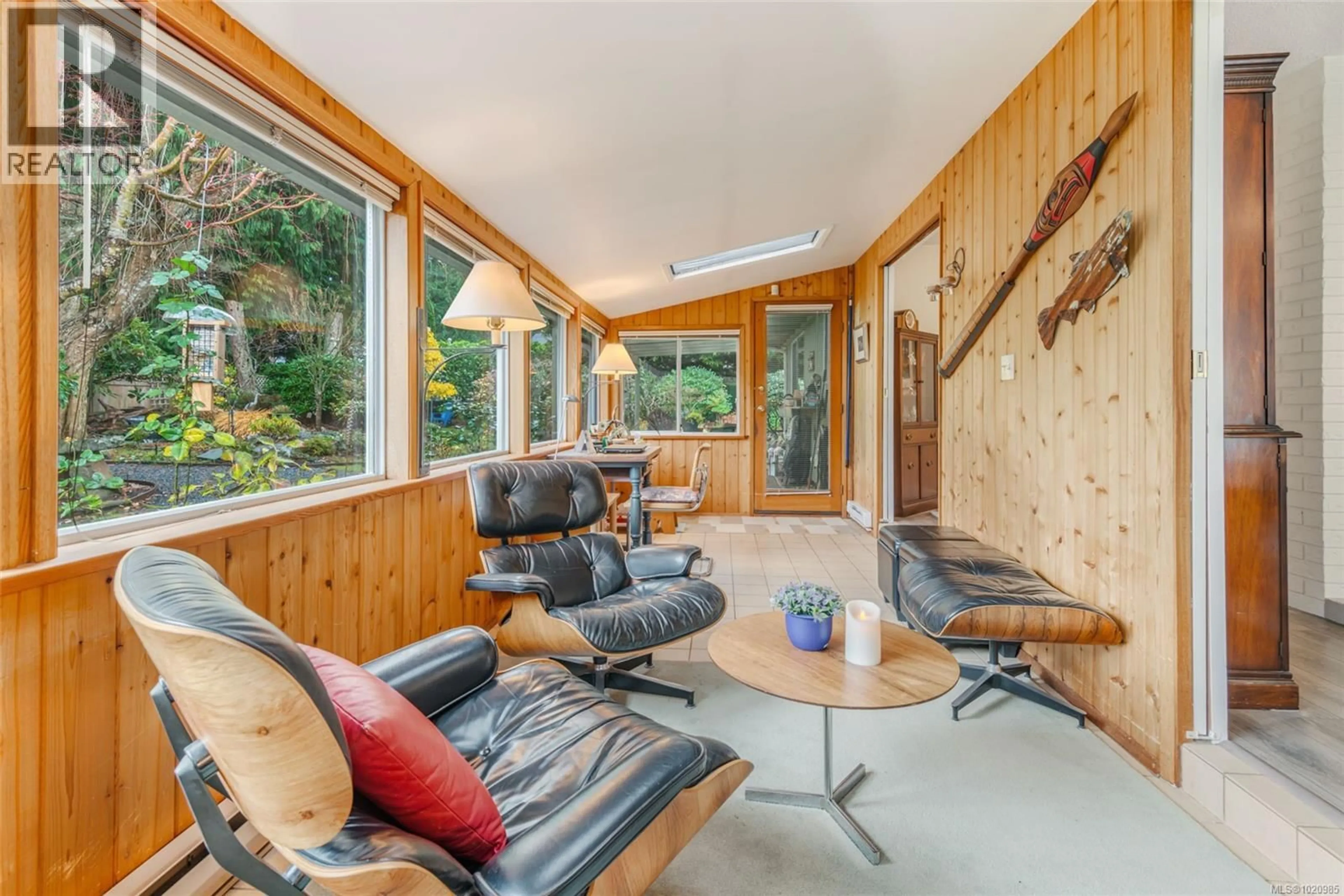 Living room with furniture, unknown for 637 PINE STREET, Qualicum Beach British Columbia V9K1J1