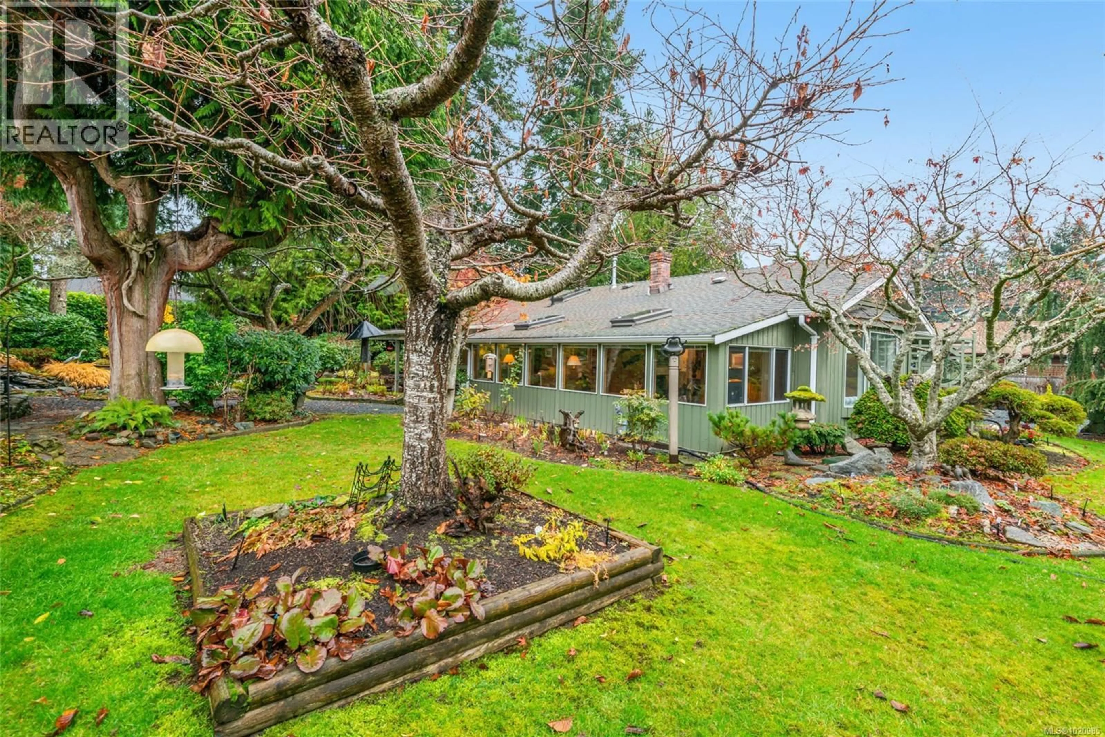 Unknown for 637 PINE STREET, Qualicum Beach British Columbia V9K1J1